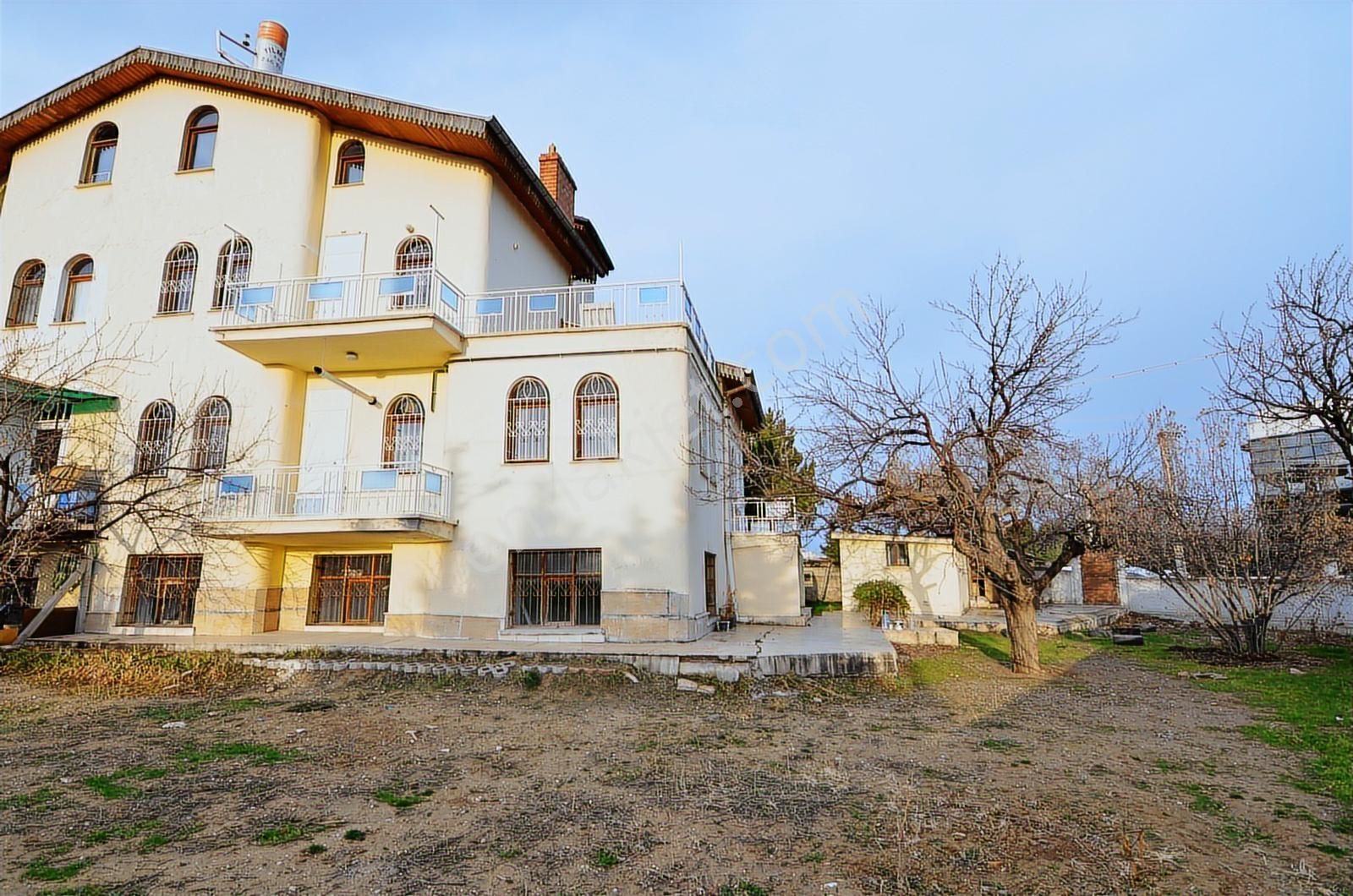 Talha Tozduman'dan Meram Yaka'da 6+1 Oda Müstakil Ev Kiralık - Görsel 15