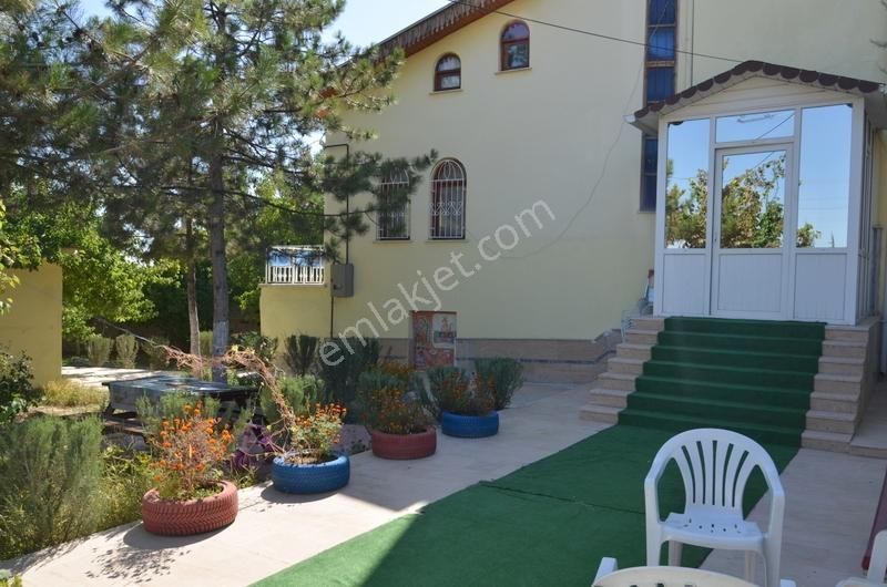 Talha Tozduman'dan Meram Yaka'da 6+1 Oda Müstakil Ev Kiralık - Görsel 4