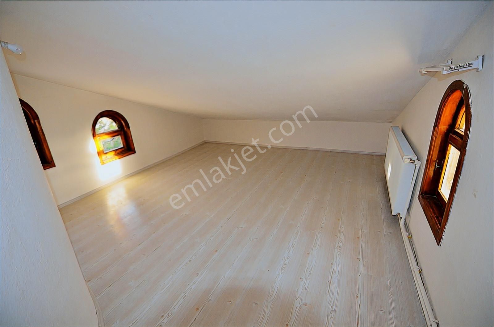 Talha Tozduman'dan Meram Yaka'da 6+1 Oda Müstakil Ev Kiralık - Görsel 28