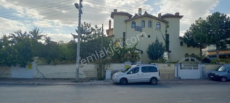 Talha Tozduman'dan Meram Yaka'da 6+1 Oda Müstakil Ev Kiralık - Görsel 31