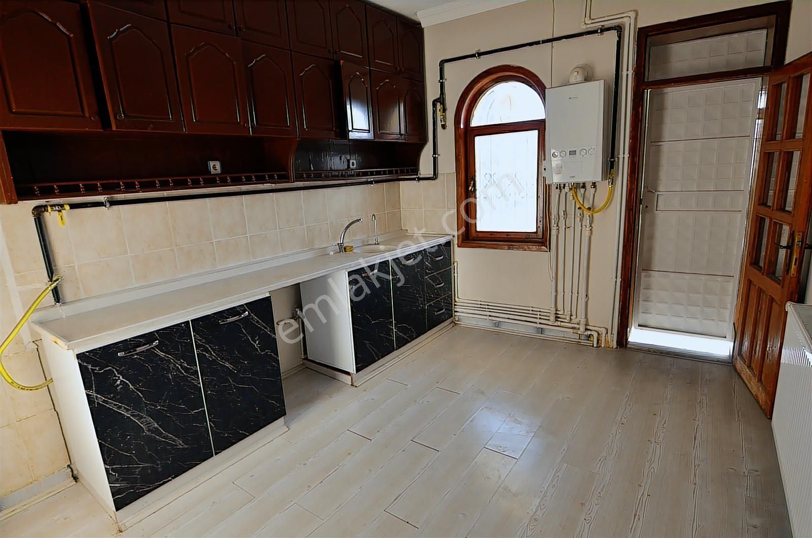 Talha Tozduman'dan Meram Yaka'da 6+1 Oda Müstakil Ev Kiralık - Görsel 21