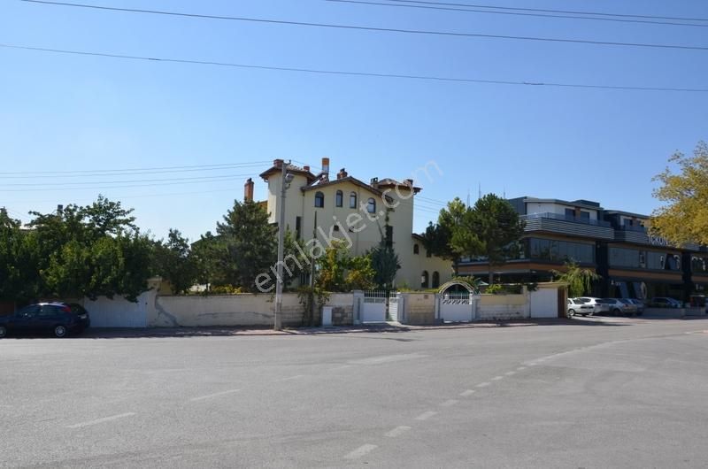 Talha Tozduman'dan Meram Yaka'da 6+1 Oda Müstakil Ev Kiralık