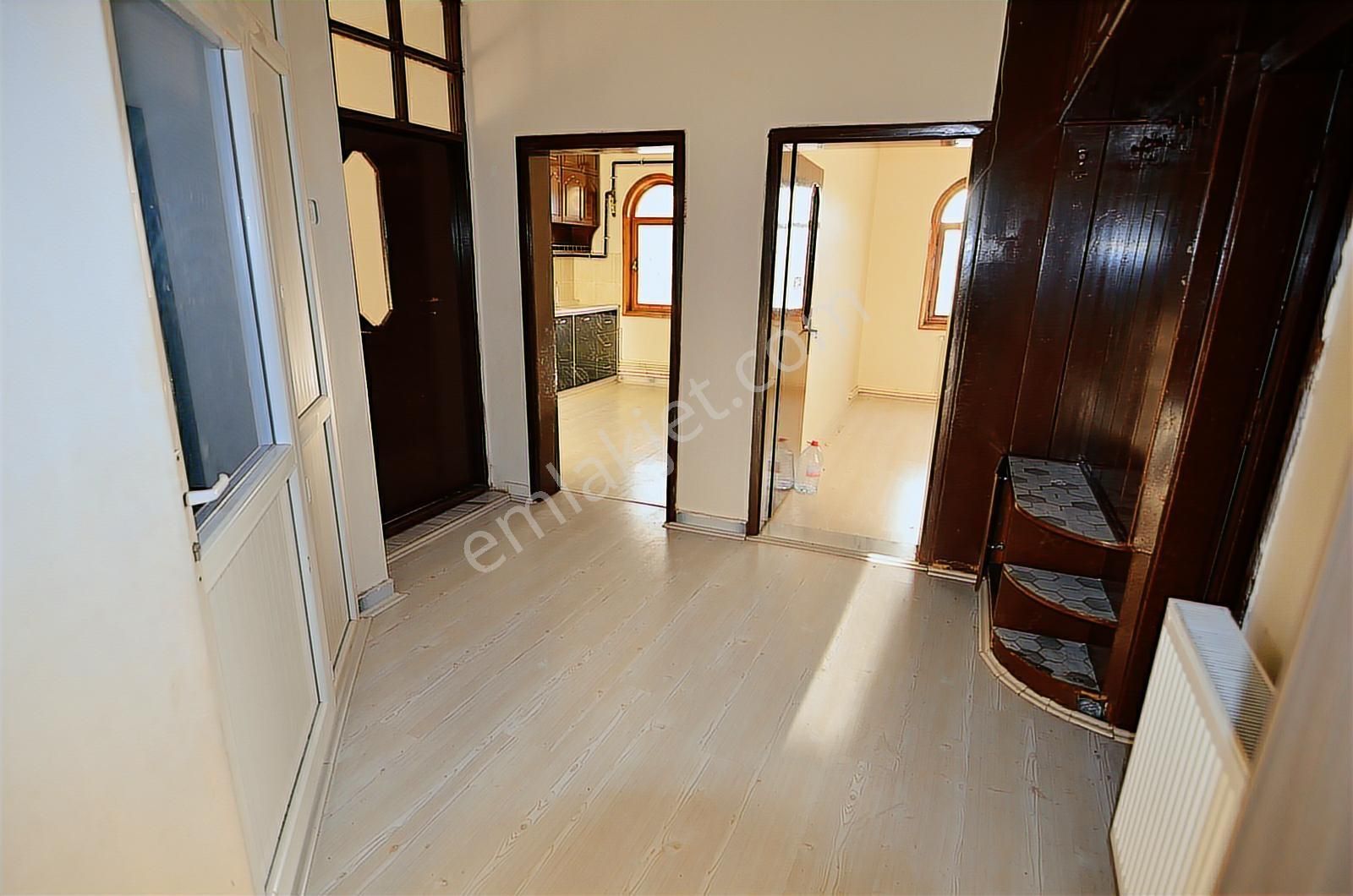 Talha Tozduman'dan Meram Yaka'da 6+1 Oda Müstakil Ev Kiralık - Görsel 16