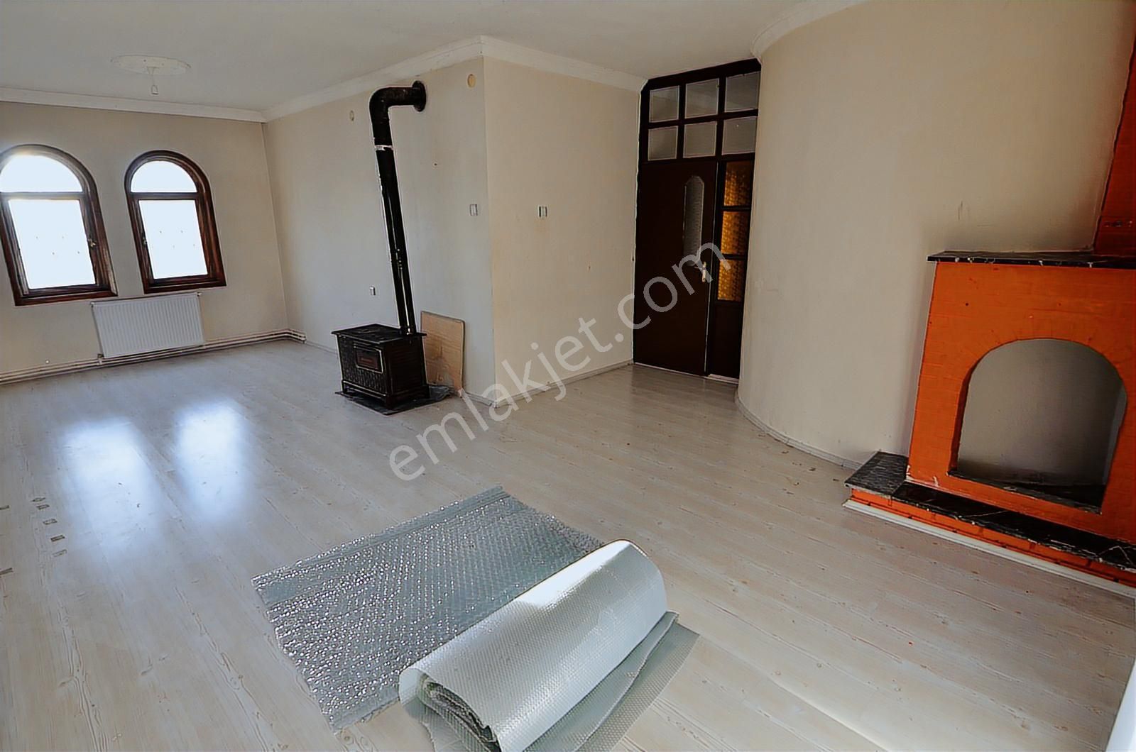 Talha Tozduman'dan Meram Yaka'da 6+1 Oda Müstakil Ev Kiralık - Görsel 23