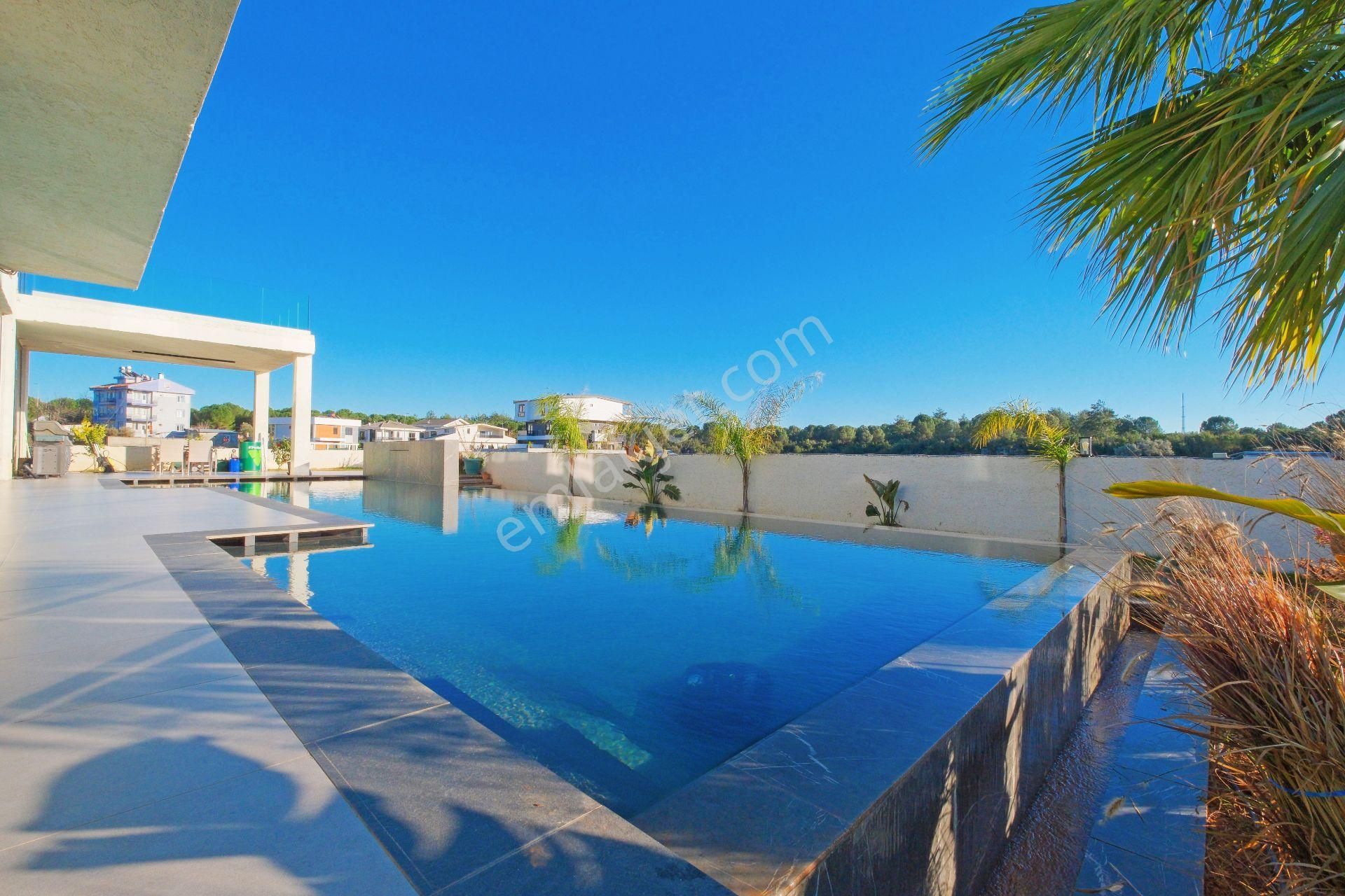 Gökhan Üçgün'den Büyük Arsalı, Özel Mimarili Lüks Müstakil Villa - Görsel 3