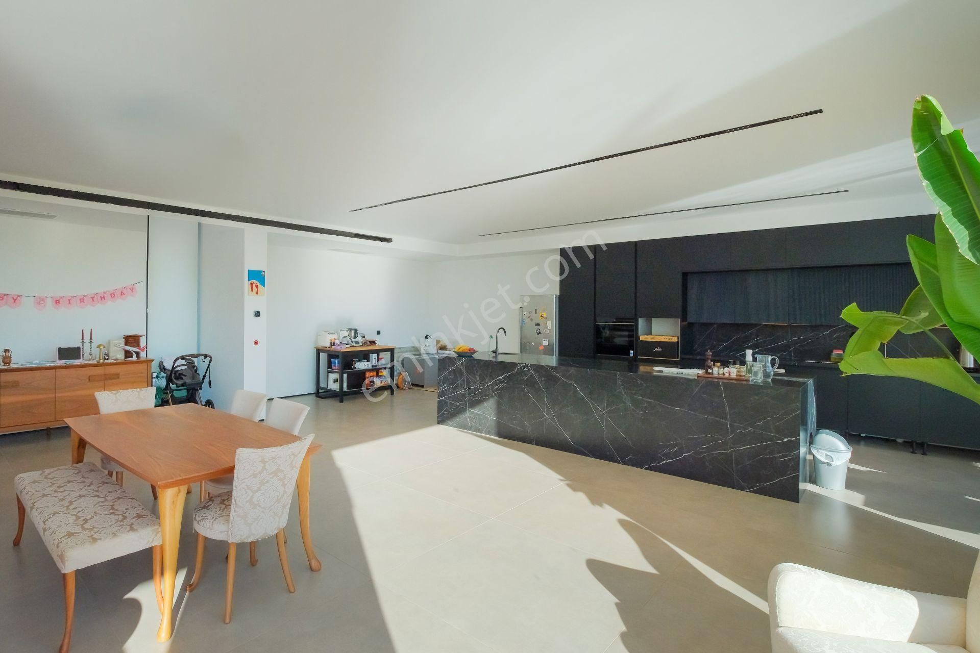 Gökhan Üçgün'den Büyük Arsalı, Özel Mimarili Lüks Müstakil Villa - Görsel 10