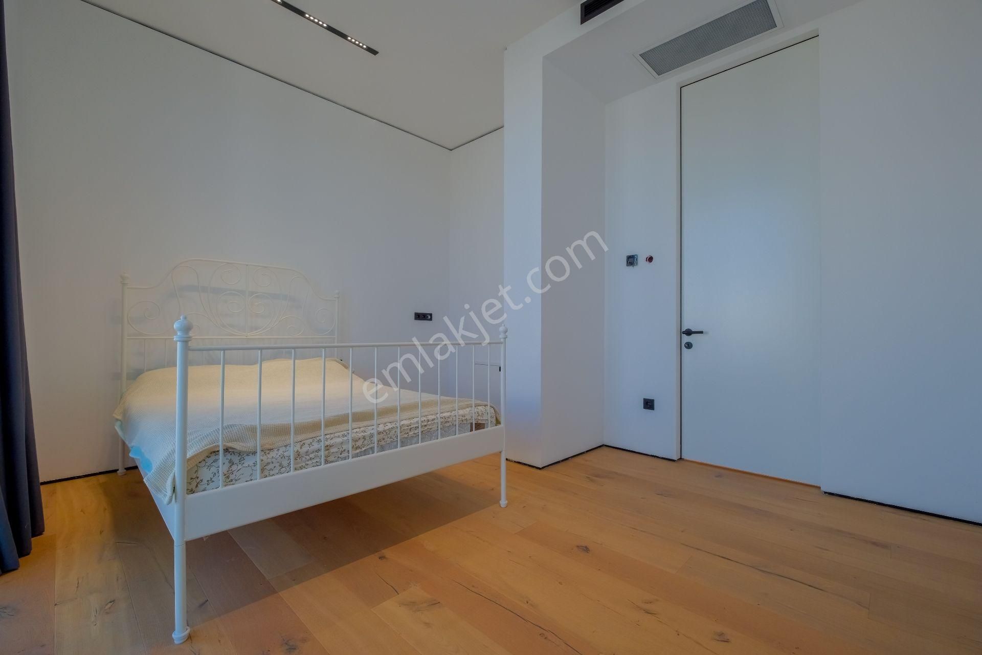 Gökhan Üçgün'den Büyük Arsalı, Özel Mimarili Lüks Müstakil Villa - Görsel 23