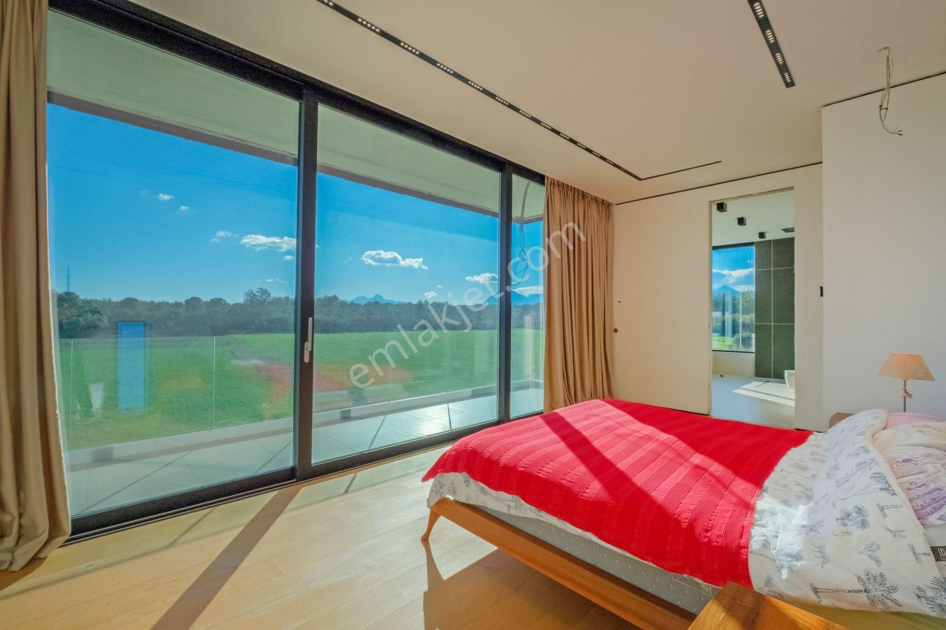 Gökhan Üçgün'den Büyük Arsalı, Özel Mimarili Lüks Müstakil Villa - Görsel 18