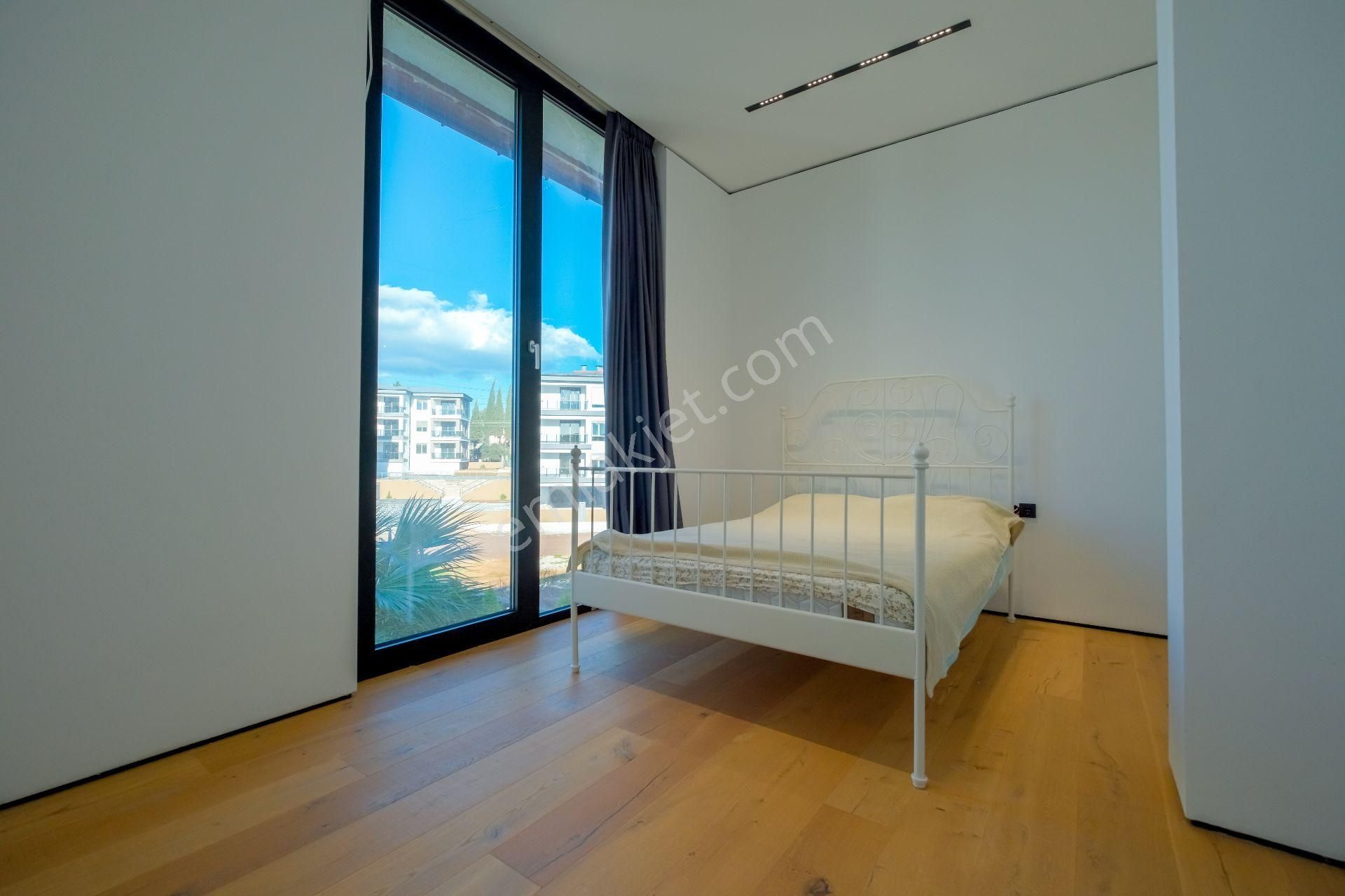 Gökhan Üçgün'den Büyük Arsalı, Özel Mimarili Lüks Müstakil Villa - Görsel 22