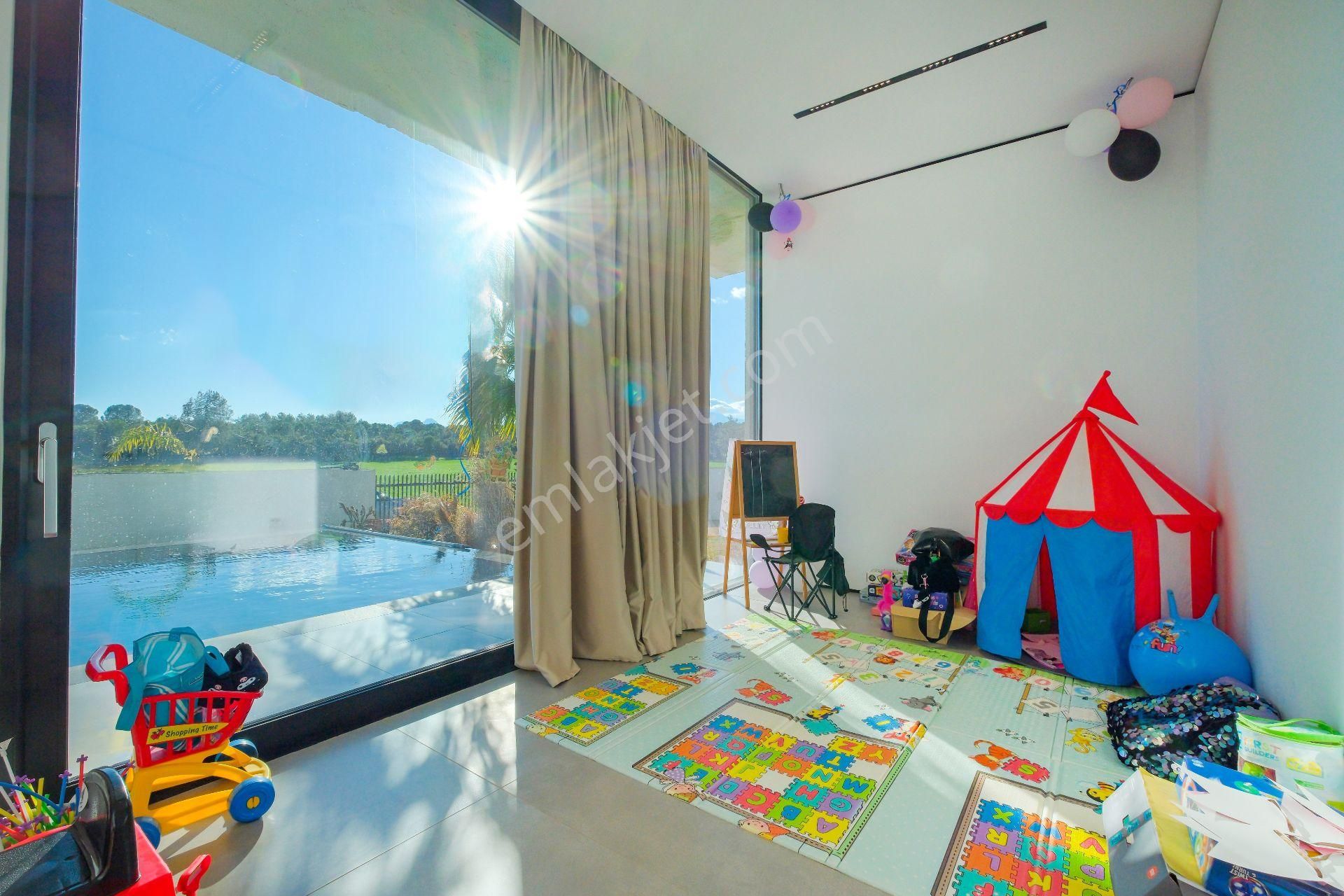 Gökhan Üçgün'den Büyük Arsalı, Özel Mimarili Lüks Müstakil Villa - Görsel 29