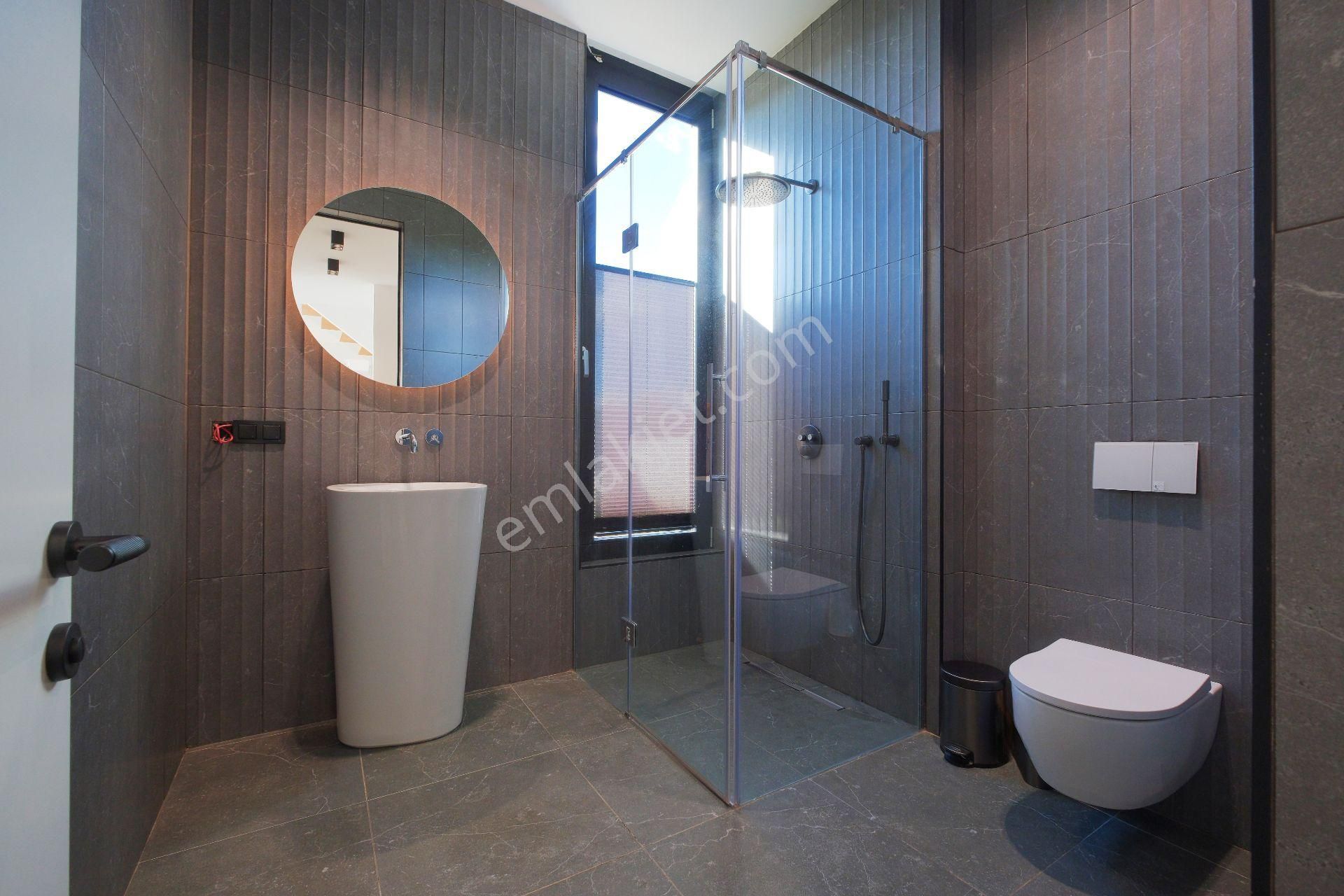 Gökhan Üçgün'den Büyük Arsalı, Özel Mimarili Lüks Müstakil Villa - Görsel 17