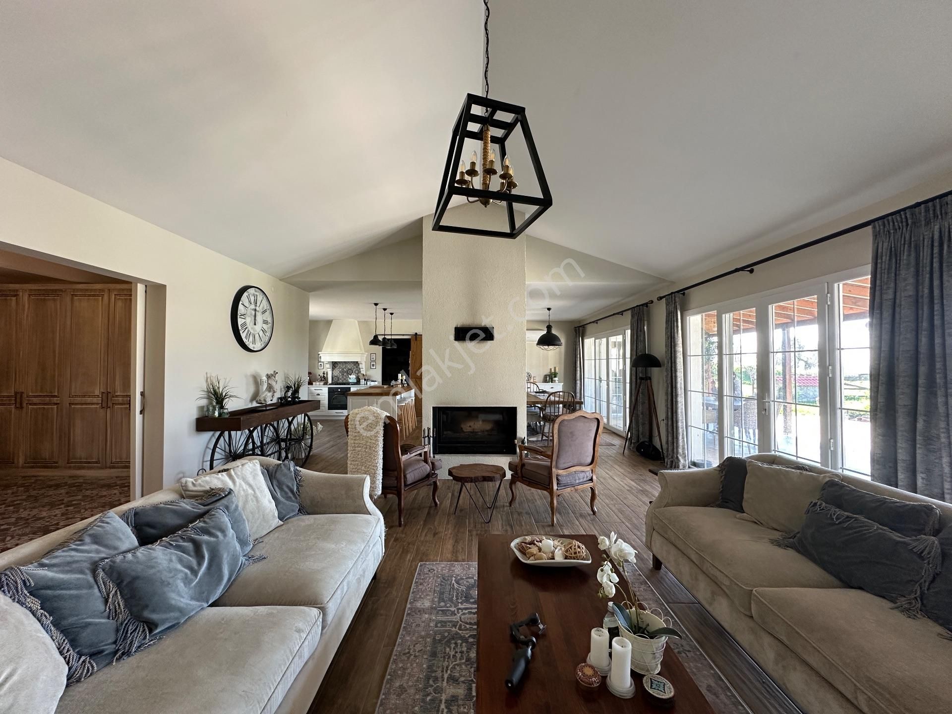 Urla Bademler 5 Dönüm Arsa İçerisinde Satılık 4+2 Müstakil Villa - Görsel 13