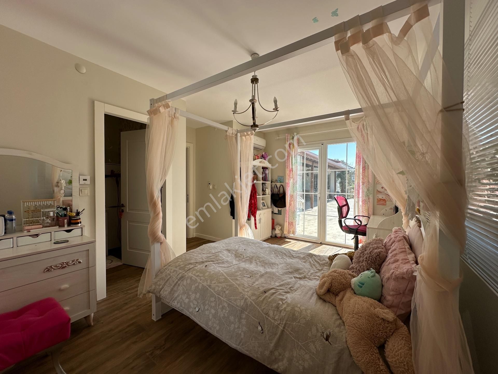 Urla Bademler 5 Dönüm Arsa İçerisinde Satılık 4+2 Müstakil Villa - Görsel 30