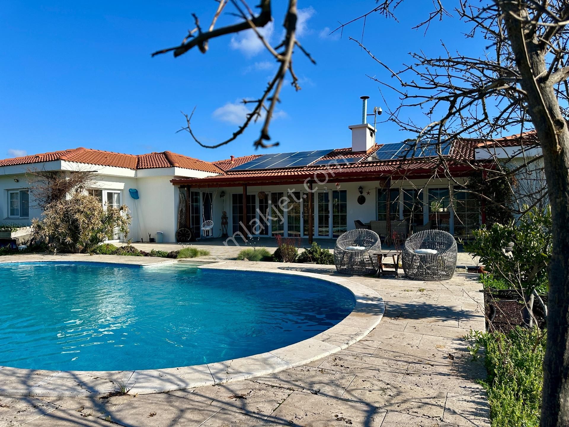 Urla Bademler 5 Dönüm Arsa İçerisinde Satılık 4+2 Müstakil Villa