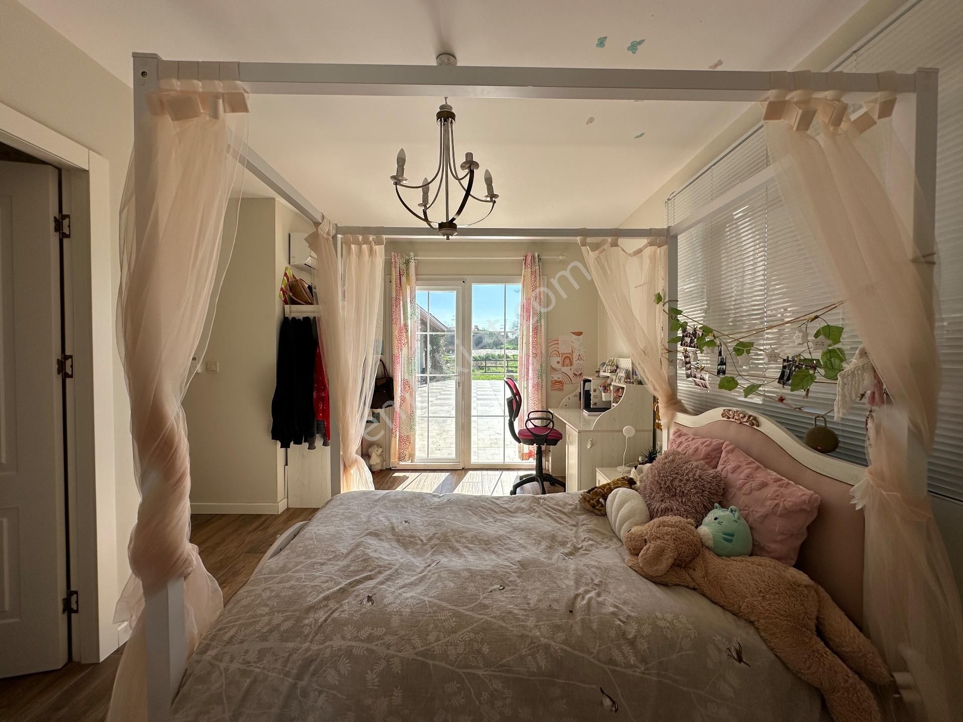 Urla Bademler 5 Dönüm Arsa İçerisinde Satılık 4+2 Müstakil Villa - Görsel 31