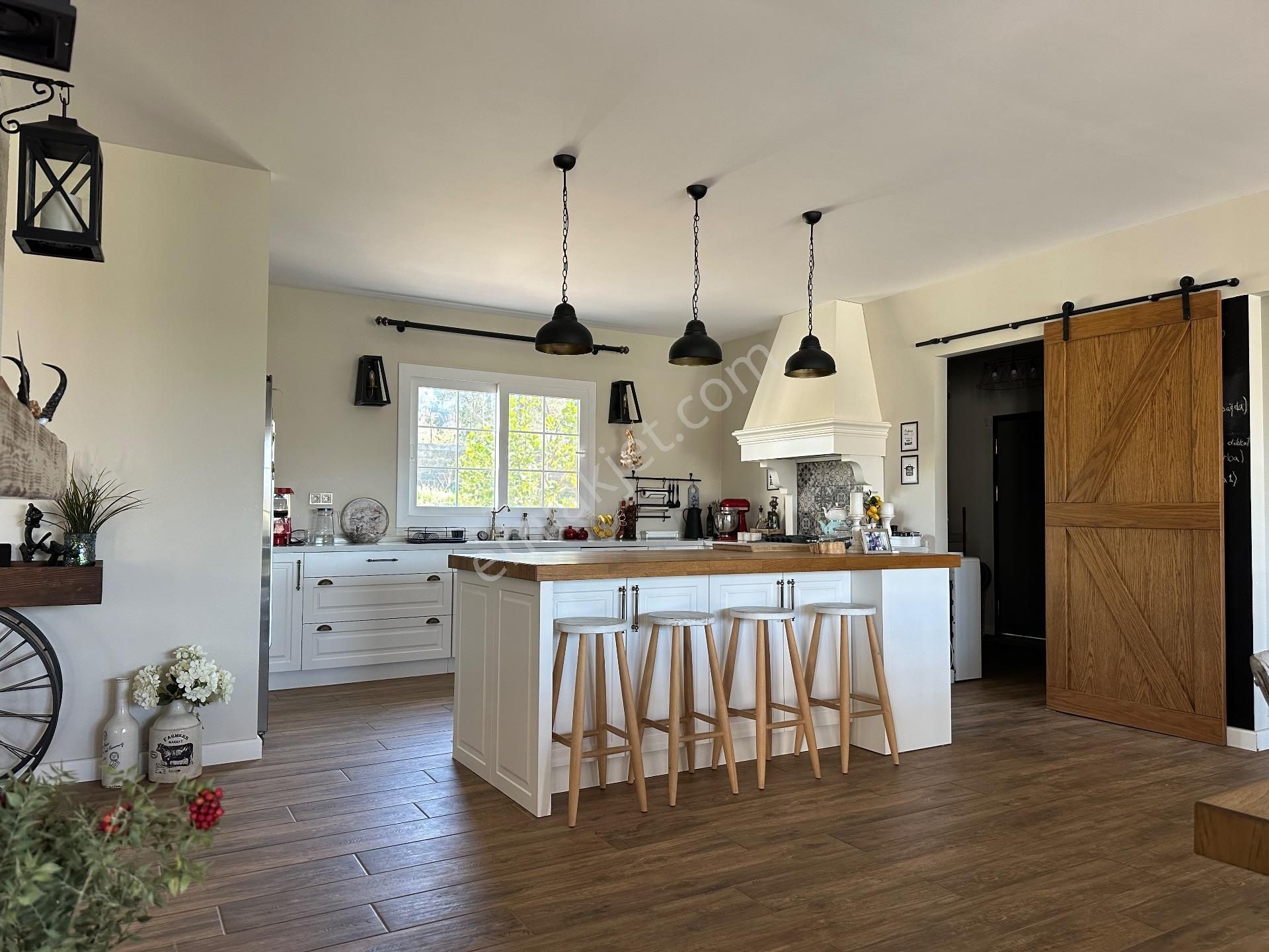 Urla Bademler 5 Dönüm Arsa İçerisinde Satılık 4+2 Müstakil Villa - Görsel 16