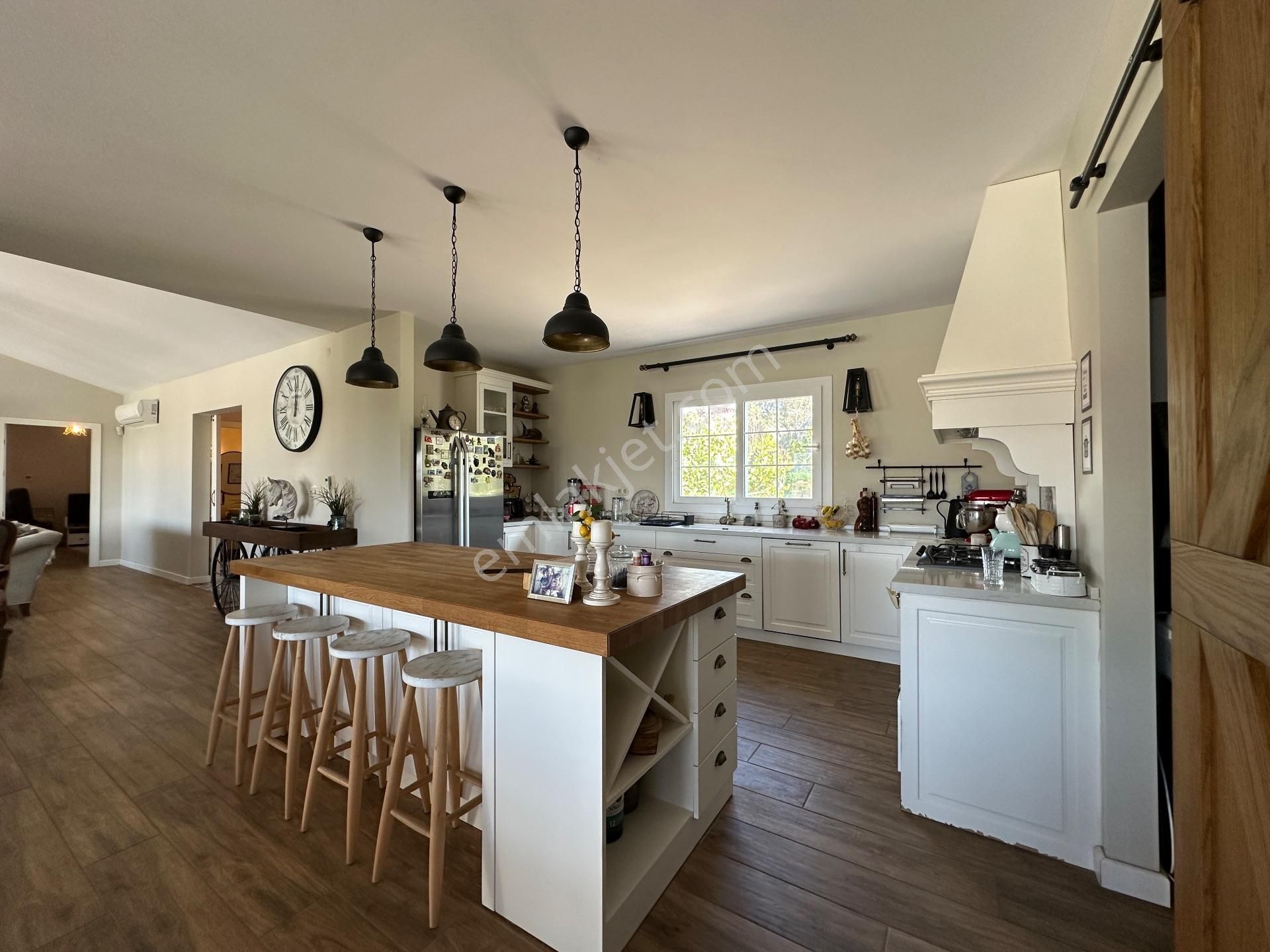 Urla Bademler 5 Dönüm Arsa İçerisinde Satılık 4+2 Müstakil Villa - Görsel 18