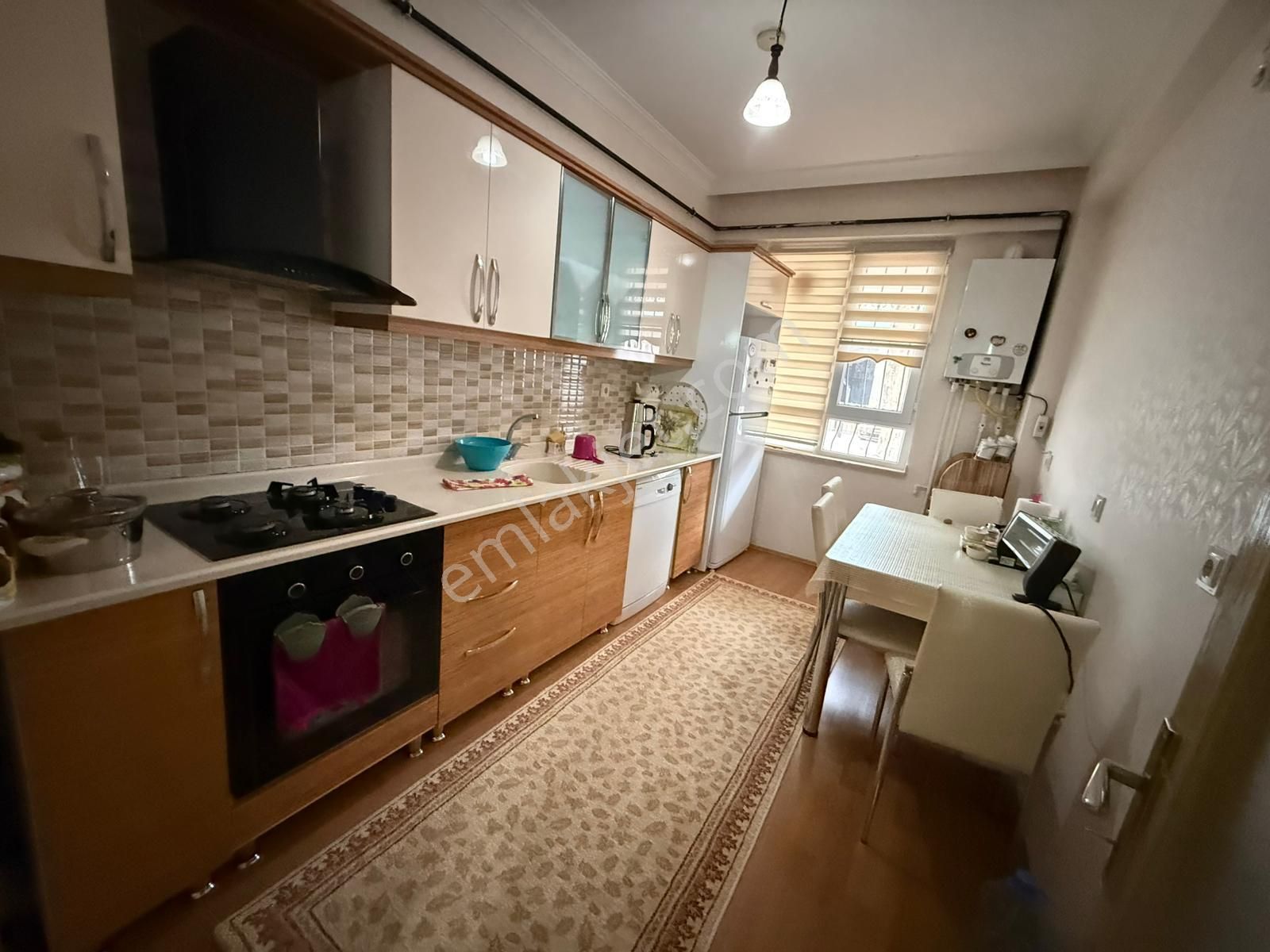 Bilgen Vatan'dan Aktepe Merkez'de Bulunmaz Hint Kumaşı Emsalinde 2+1 Giriş Kat Ön Cephe Satılık