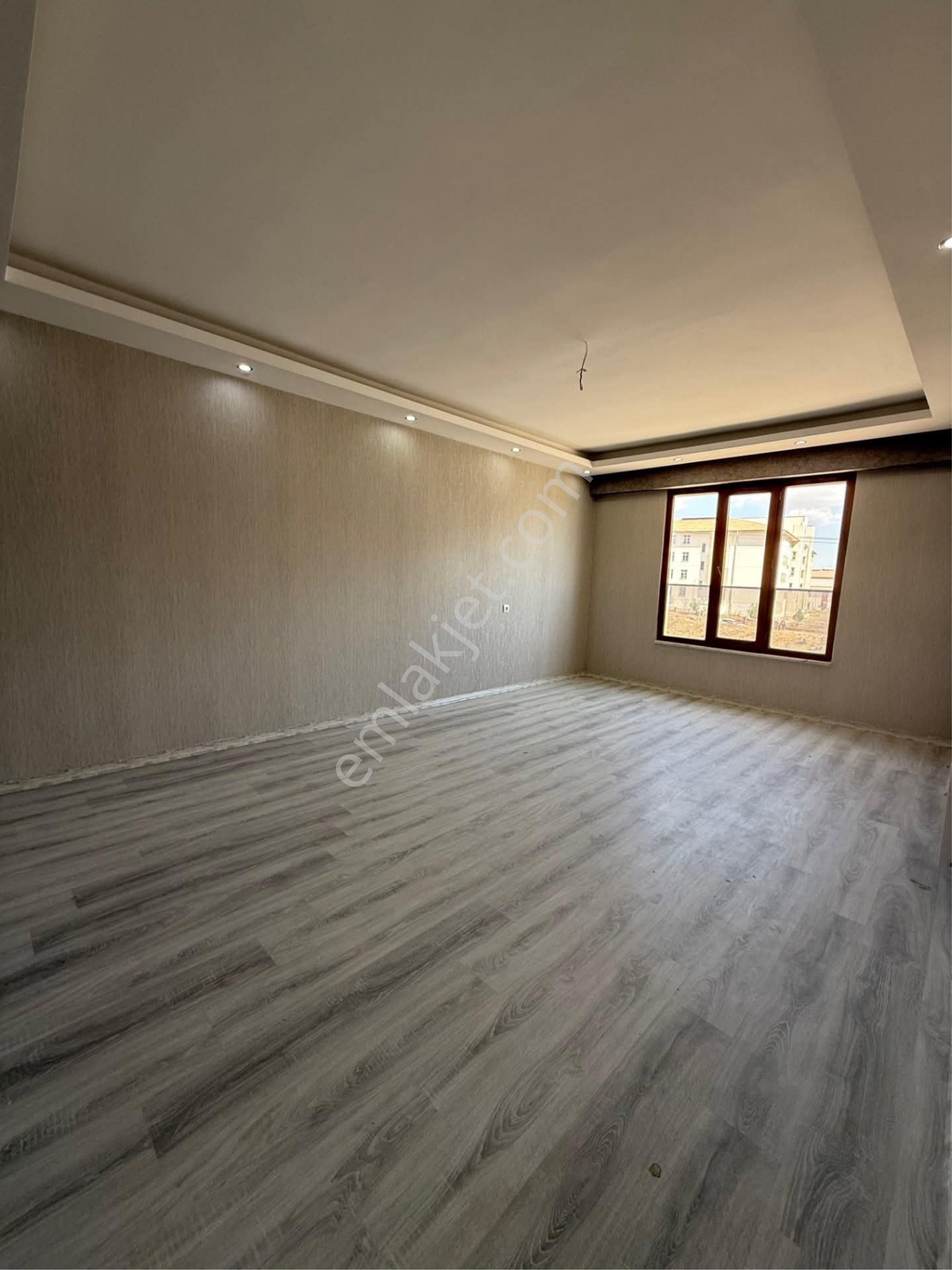 Seyrantepe De Site İçerisinde 3+1