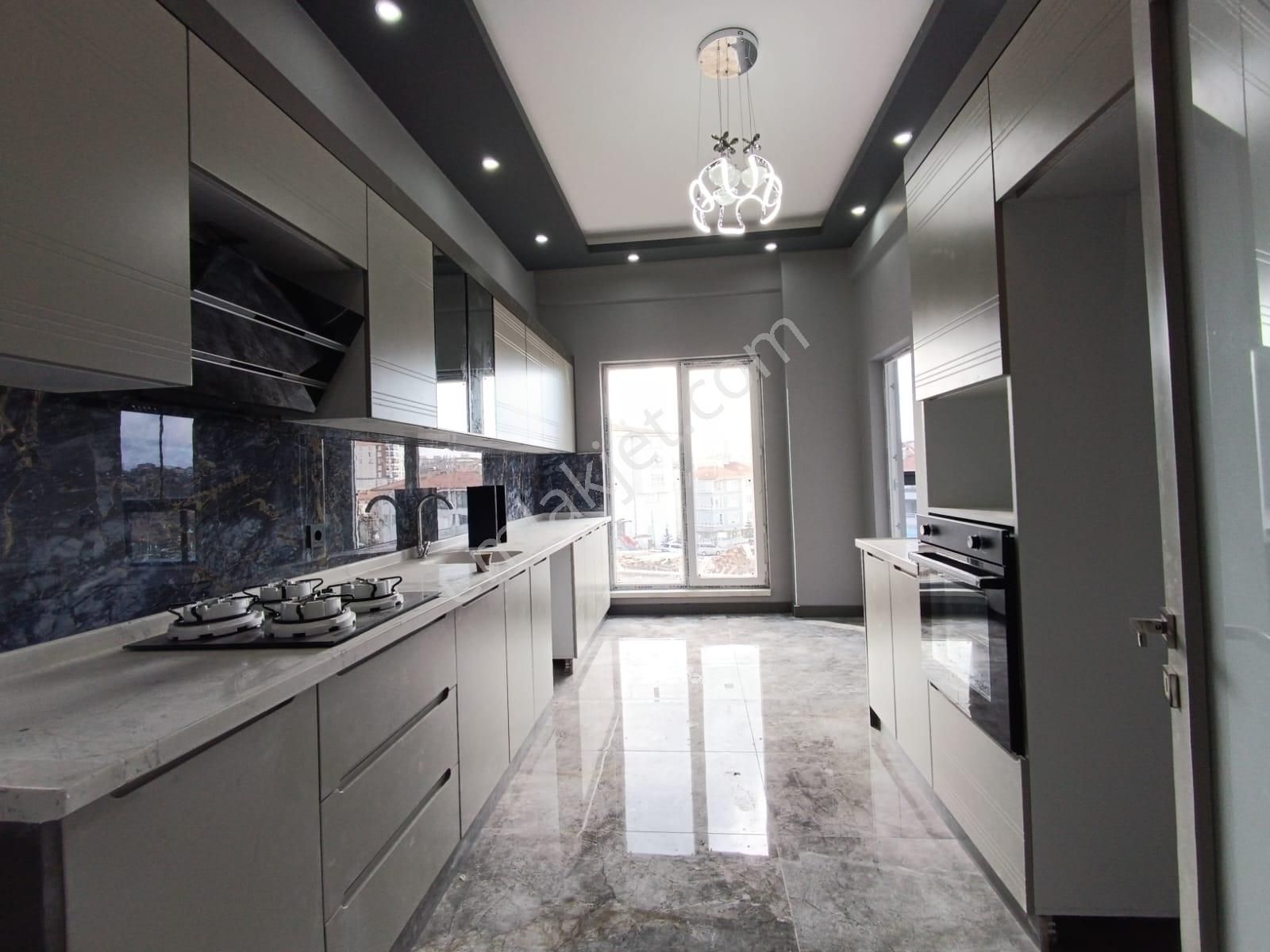 Kent'ten Şahap Gürler Mh. 1213 Cd Üzeri Y.giriş 1.kat Konumunda Çok Katlı Sitede Uygun Fiyata!!!