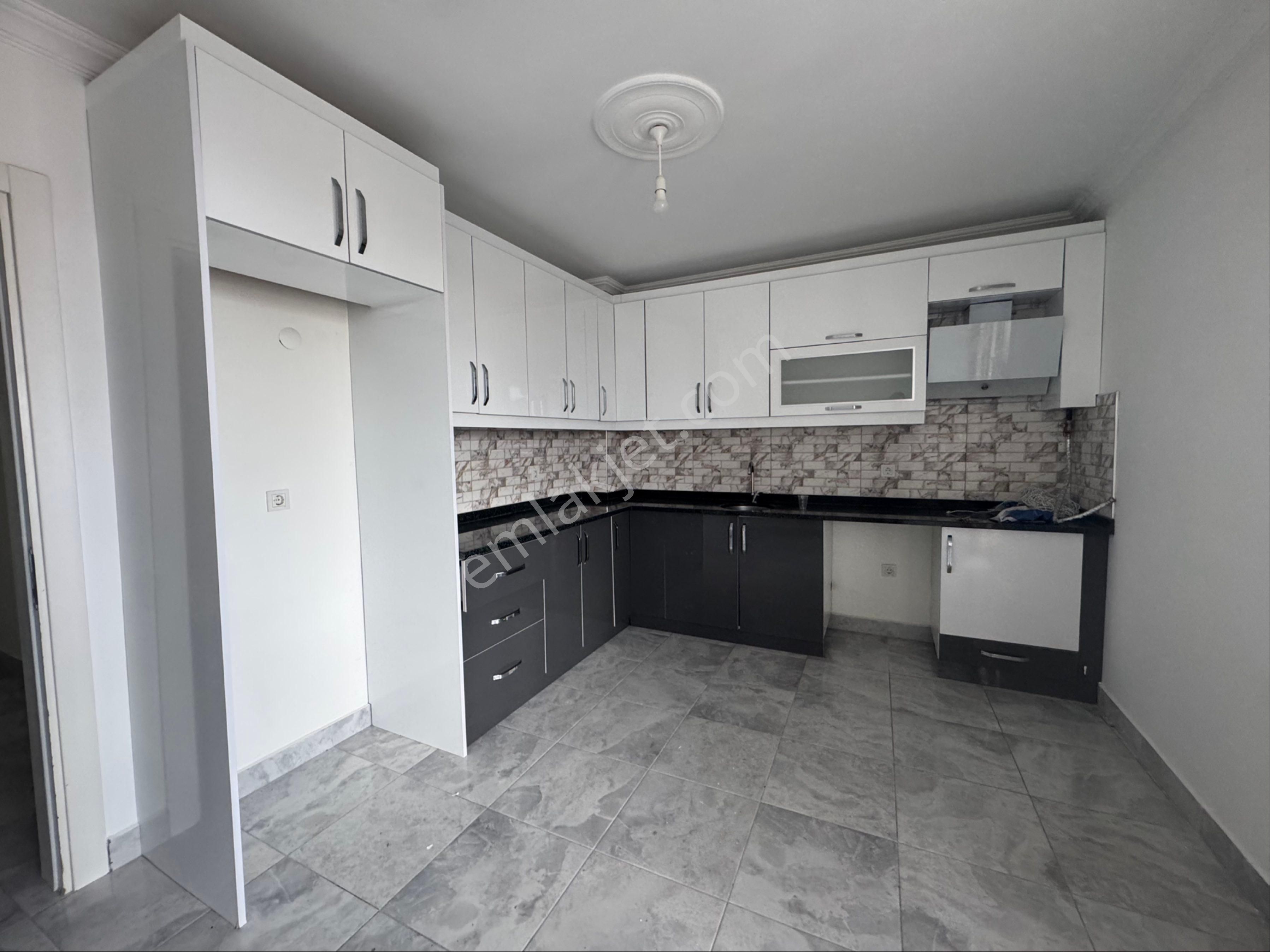 Sancaktepe Yenidoğa’nda 3 + 160 Metrekare Kiralık Masrafsız Daire - Görsel 3