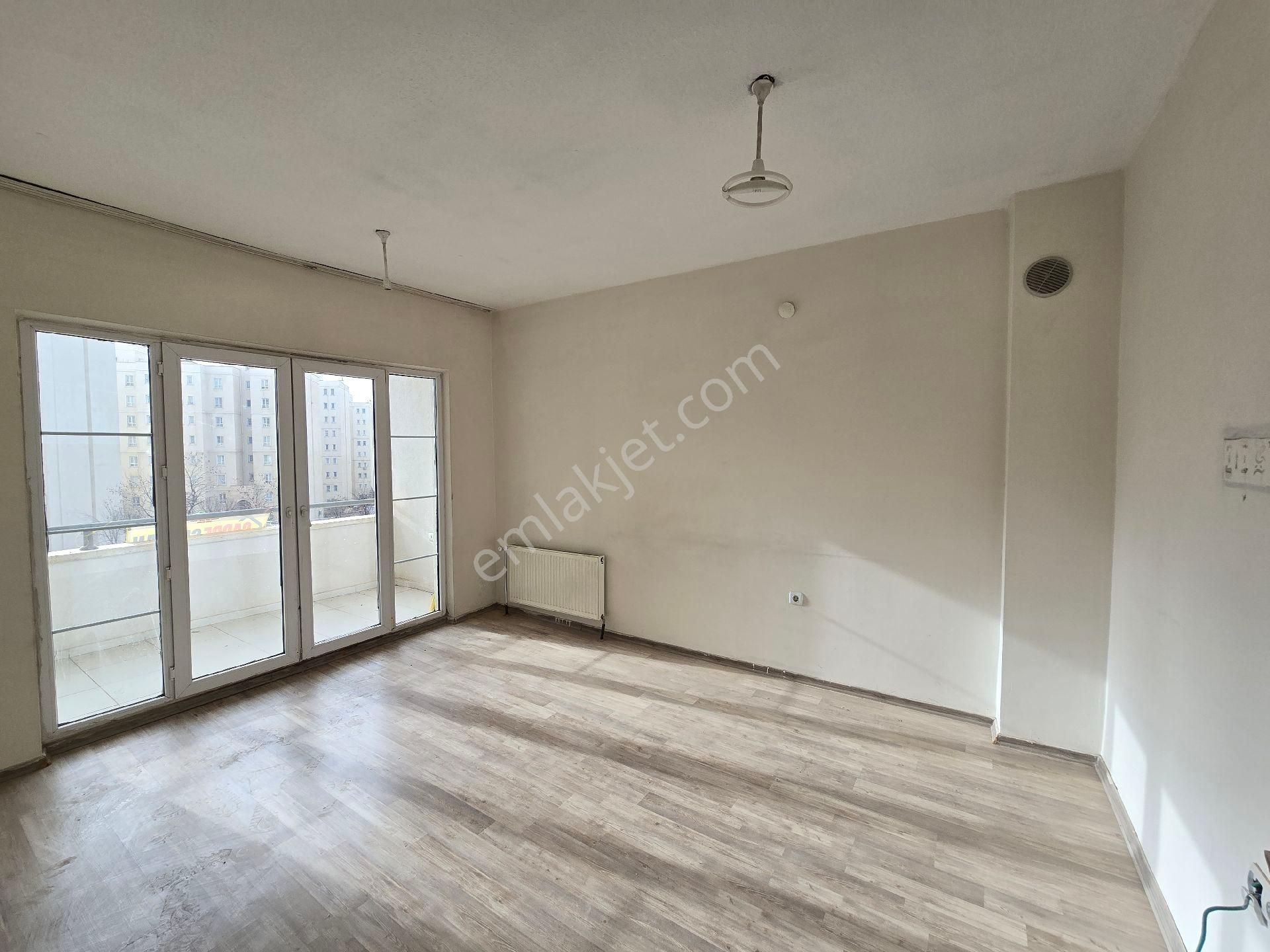 Cadde Seyran'dan Kiralık 2+1 86 M2 1.kat Cephe Açık (memura) - Görsel 4