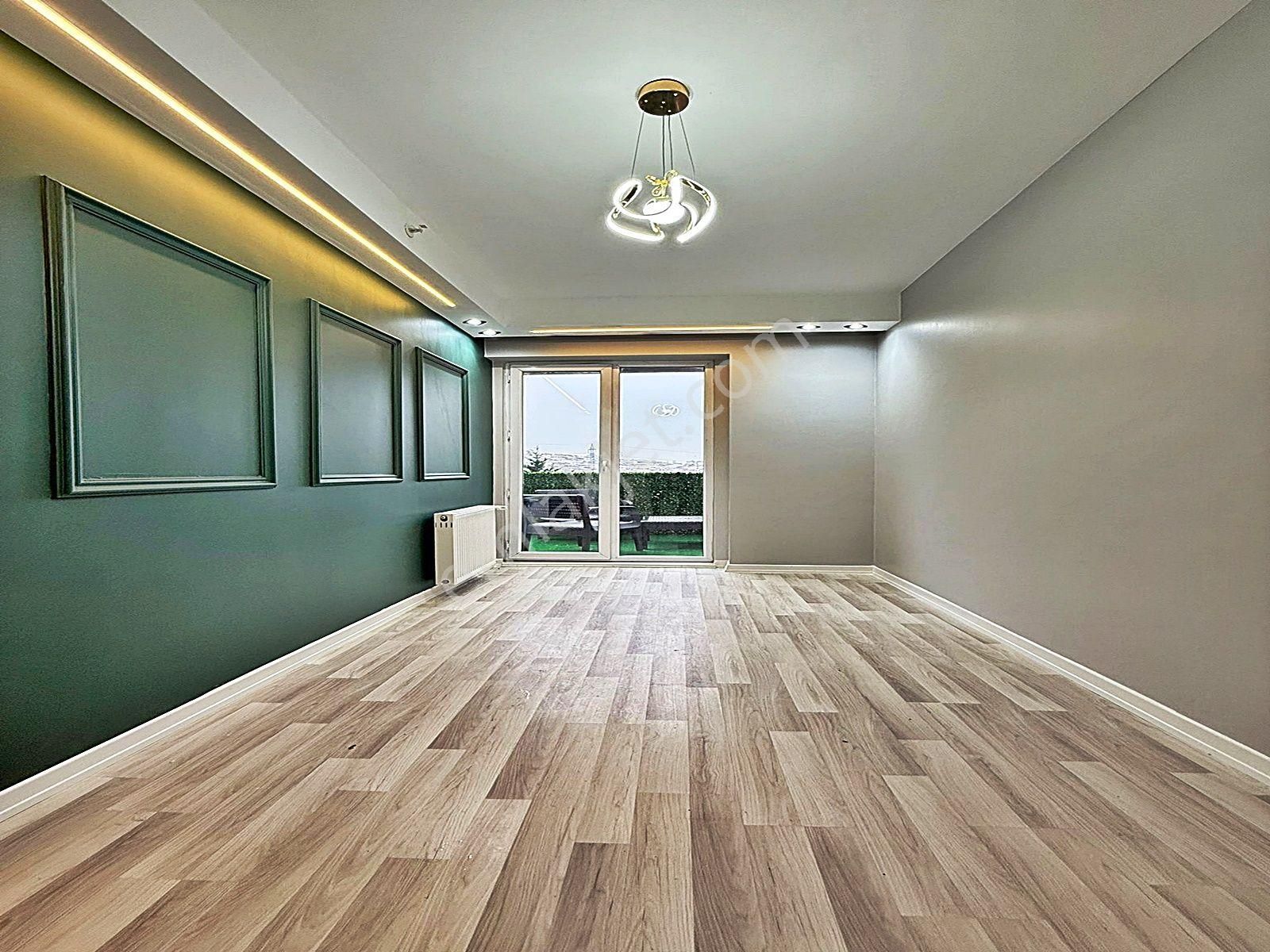 Metrobüse Çok Yakın ! Havuzlu Güvenlikli Site İçinde 1+1 Lüks - Görsel 23