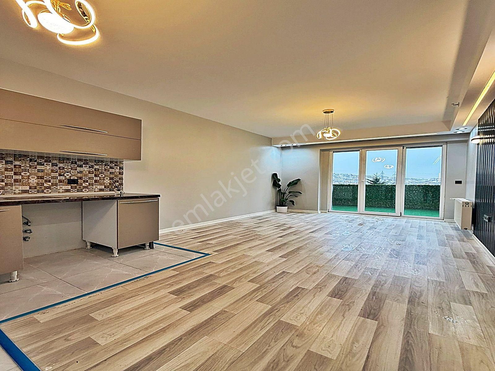 Metrobüse Çok Yakın ! Havuzlu Güvenlikli Site İçinde 1+1 Lüks - Görsel 3