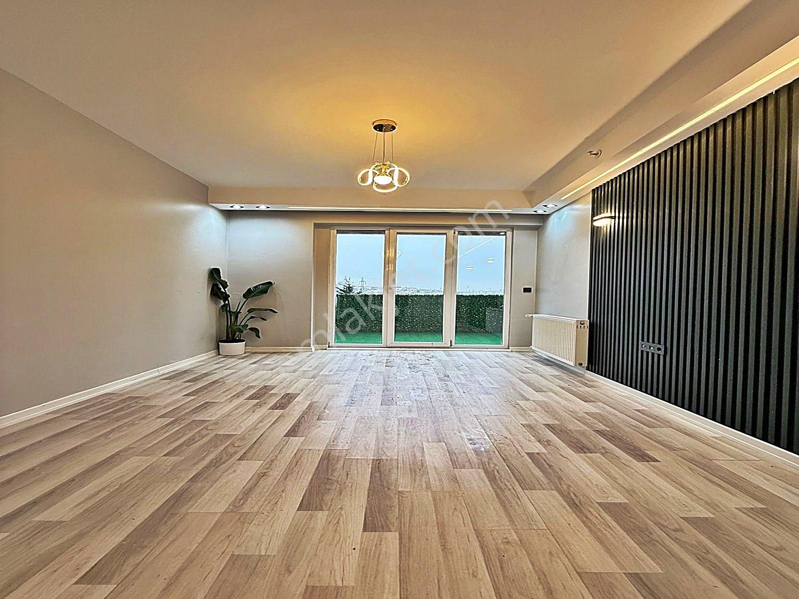 Metrobüse Çok Yakın ! Havuzlu Güvenlikli Site İçinde 1+1 Lüks - Görsel 14