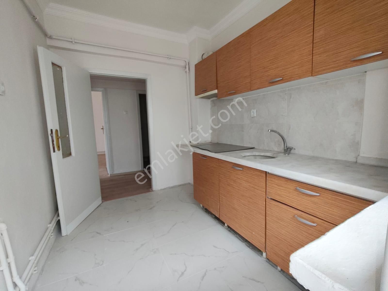 Yılmaz Gayrimenkul'den Ara Katta Kök Tapu Emin Evime Uygun 3+1 Fırsat Dairesi