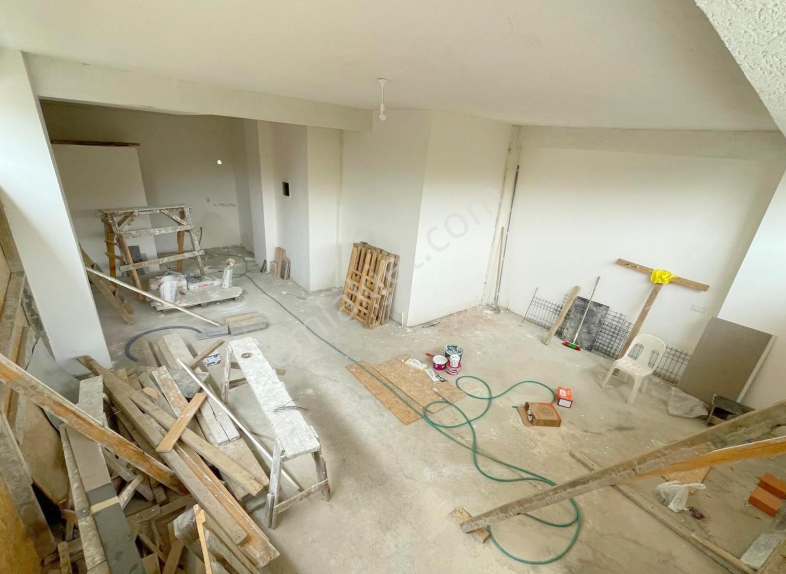 Mertcan Emlak'tan Caddeye 1dk Giriş Kat Dükkan