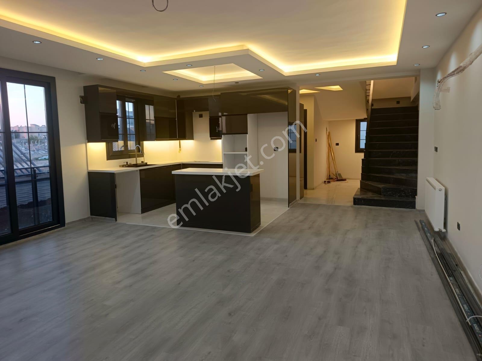 Adana Sarıcam Akkuyuda Lüks İşçilik Triplexs Satlık İkiz Villa - Görsel 16