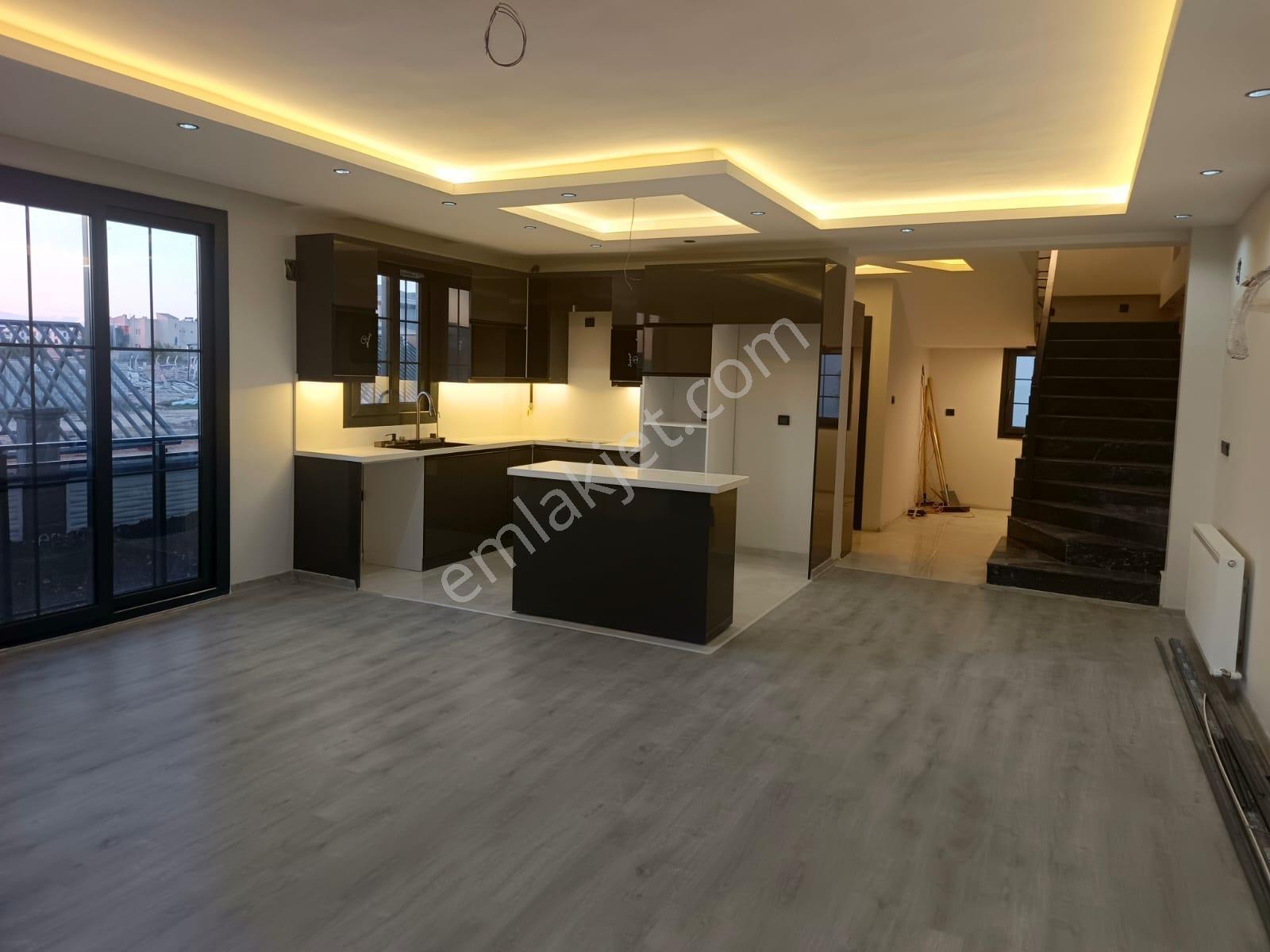 Adana Sarıcam Akkuyuda Lüks İşçilik Triplexs Satlık İkiz Villa - Görsel 3