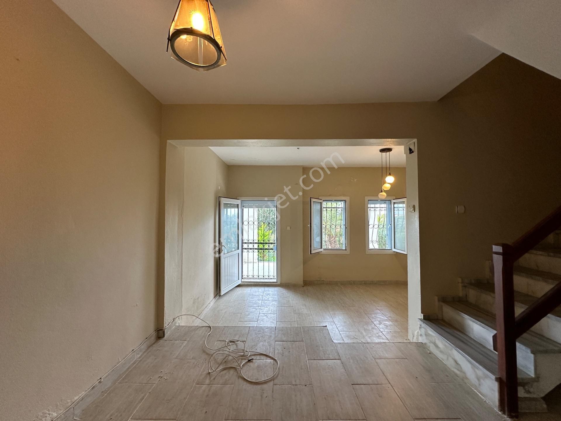 Çeşme Dalyanda Deniz Manzaralı Satılık Villa - Görsel 8