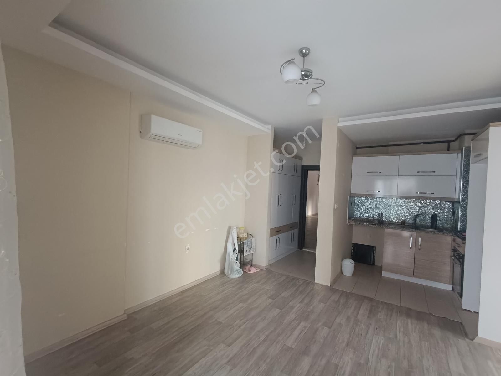 Çukurova Beyaz Evlerde Yeni Binada 2+1 Kısmen Eşyalı Kiralık
