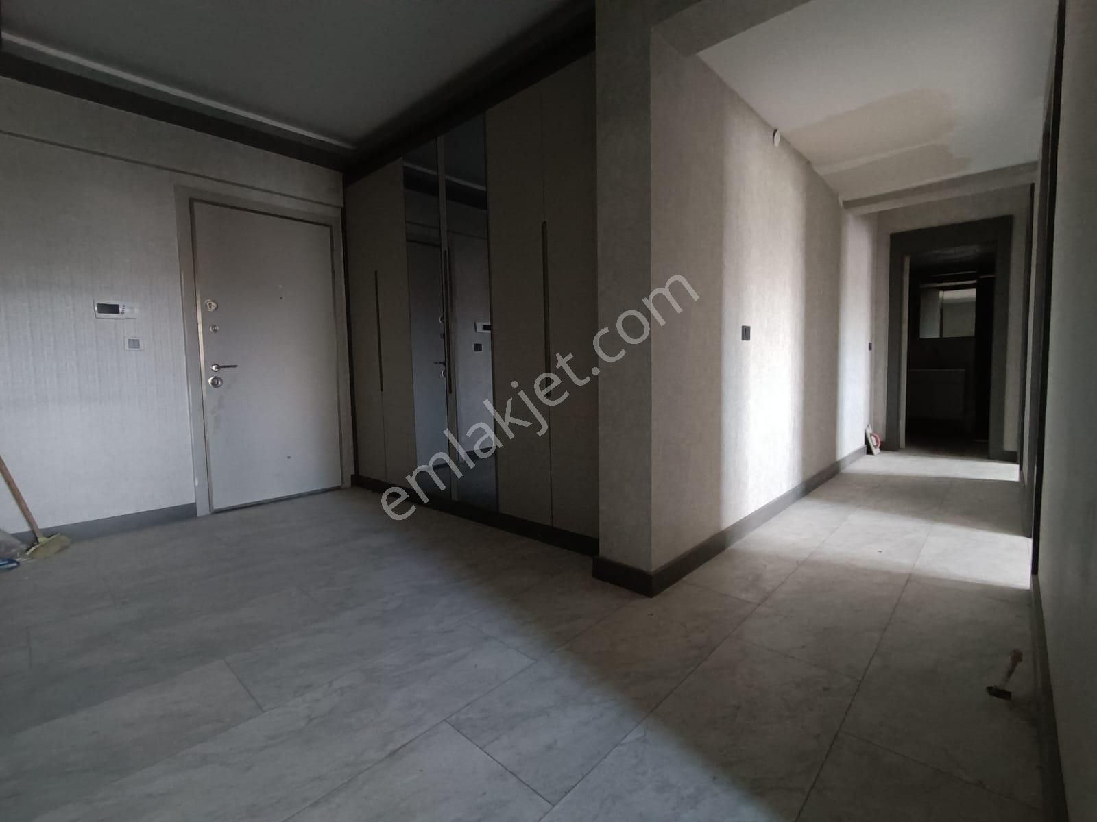 Kent'ten Yeşibayır Saat Kulesi Yakını 4 Bloklu Güvenlikli Ve Prestijli Sitede Yüksek Giriş !!! - Görsel 3