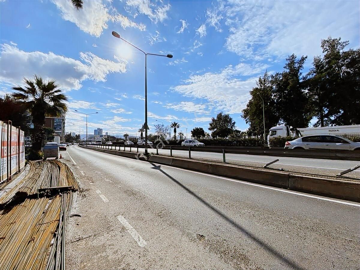 Bayraklı Anadolu Caddesi Üzerinde Deniz Manzaralı Kiralık Daire - Görsel 17