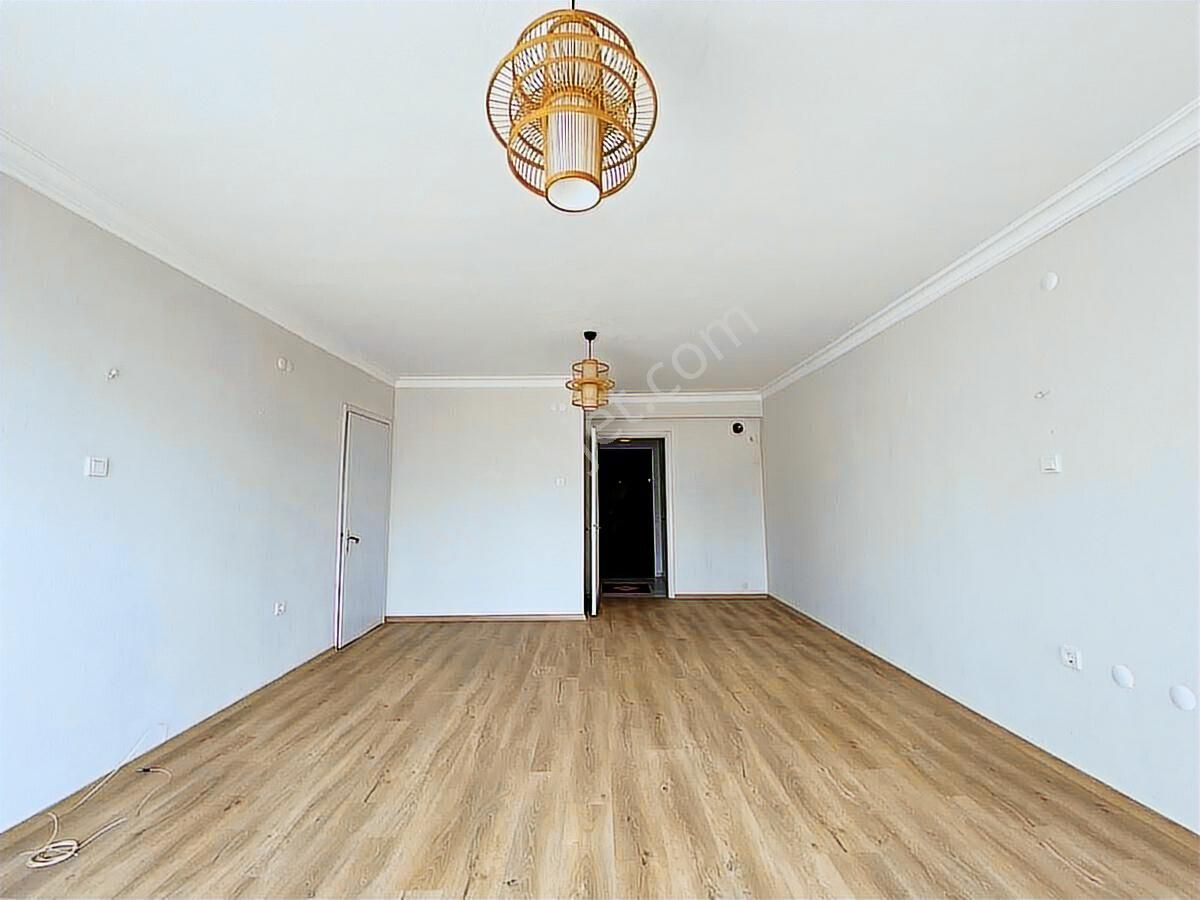 Bayraklı Anadolu Caddesi Üzerinde Deniz Manzaralı Kiralık Daire - Görsel 3