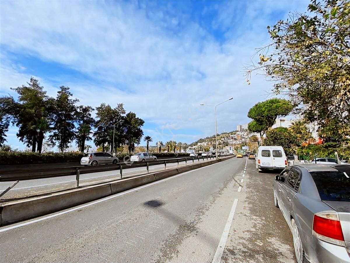 Bayraklı Anadolu Caddesi Üzerinde Deniz Manzaralı Kiralık Daire - Görsel 16