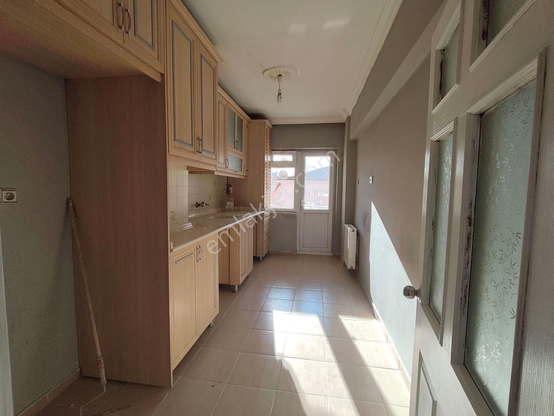 Yılmaz Gayrimenkul'den Ara Katta Yapılı Masrafsız 2849 Pv 3+1 Fırsat Dairesi