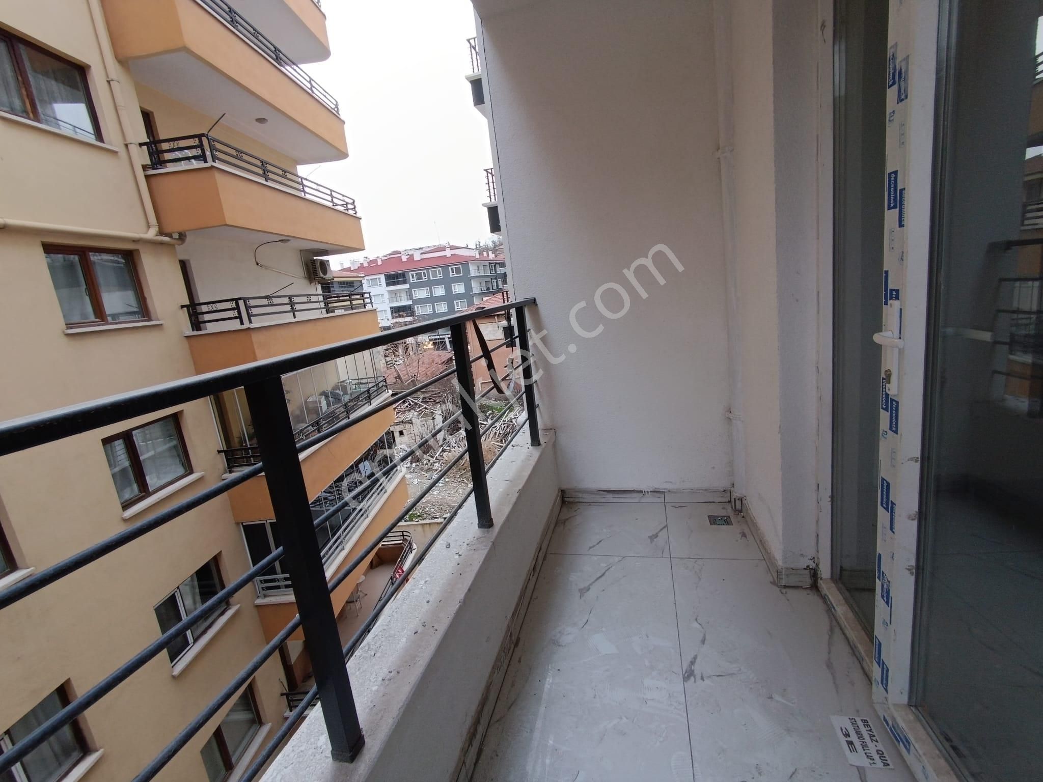 Kent'ten Boğaziçi Merkezde Ebeveyn Banyolu 3+1 Fırsat Daire - Görsel 10