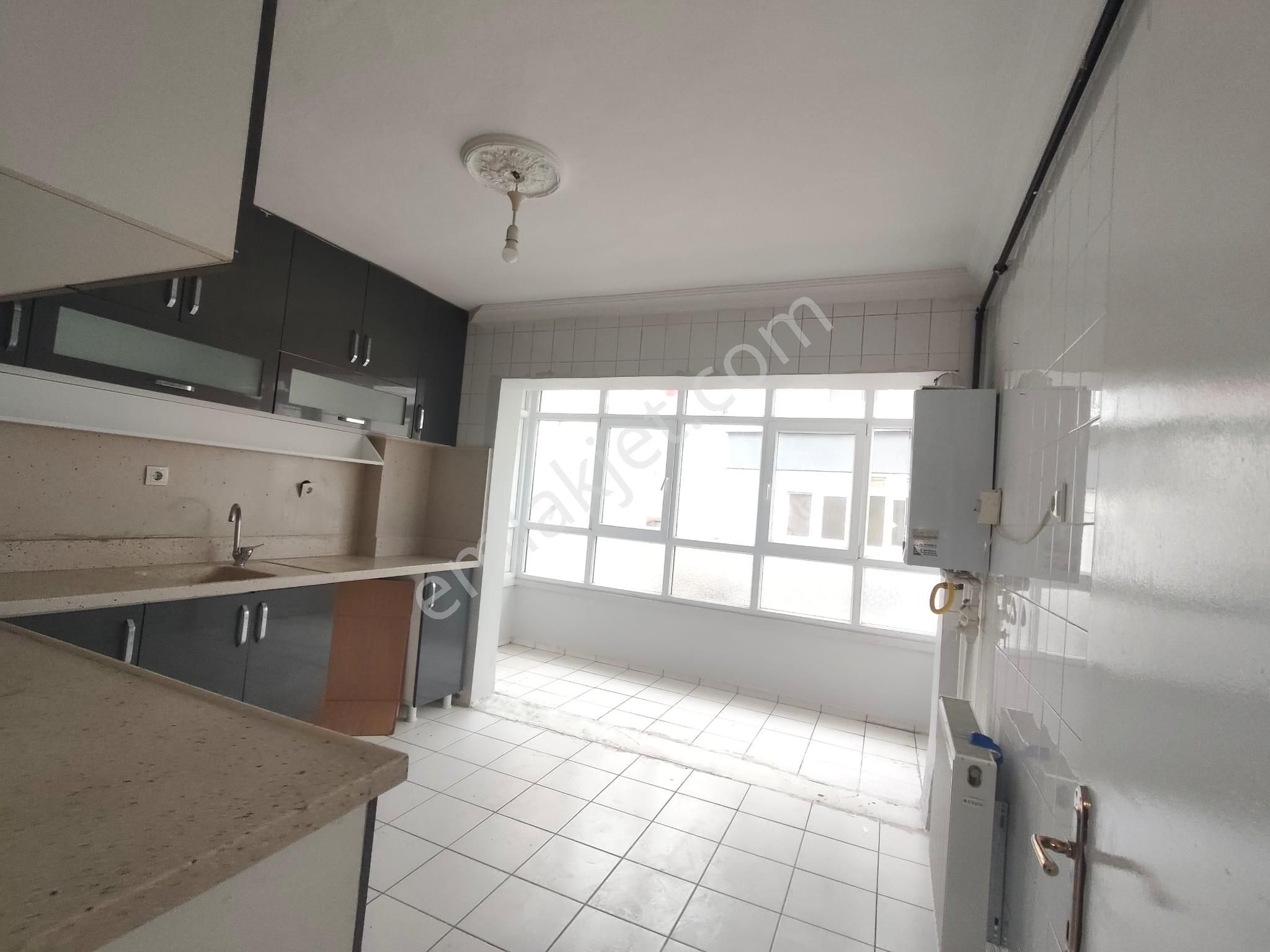 Yılmaz Gayrımenkulden Vatan Caddesi Üstü 1.arakatta Yapılı Şahane Konumda Kiralık Daire - Görsel 27