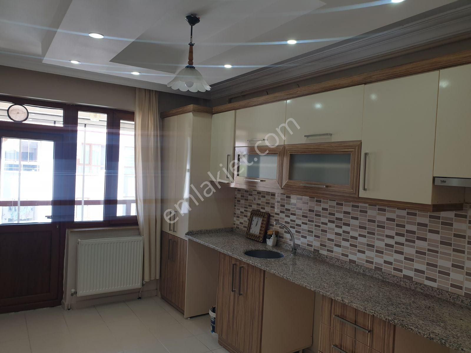Büyükdere Kaplanlı Üstü Bakımlı Ferah Önü Açık Kiralık 2+1 Daire