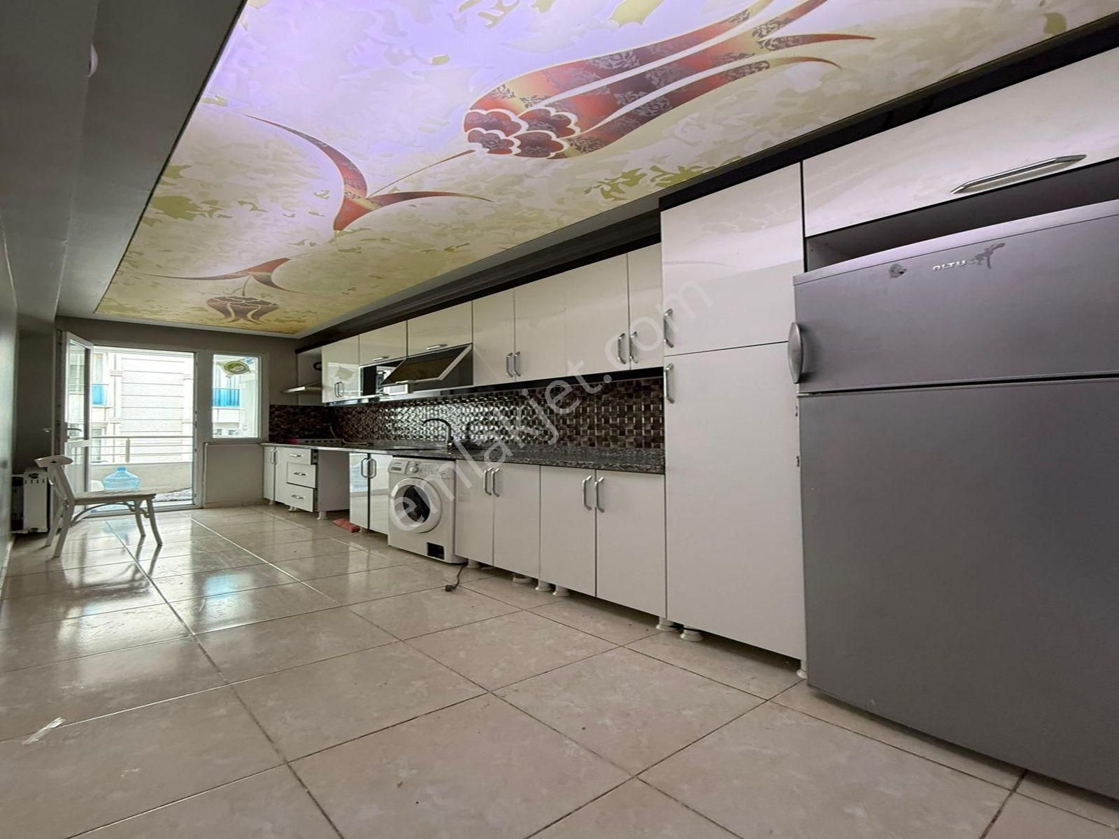 Metrobüse Yakın 3+1 Kiralık Daire Yeni Bina Çift Cephe Geniş M2!