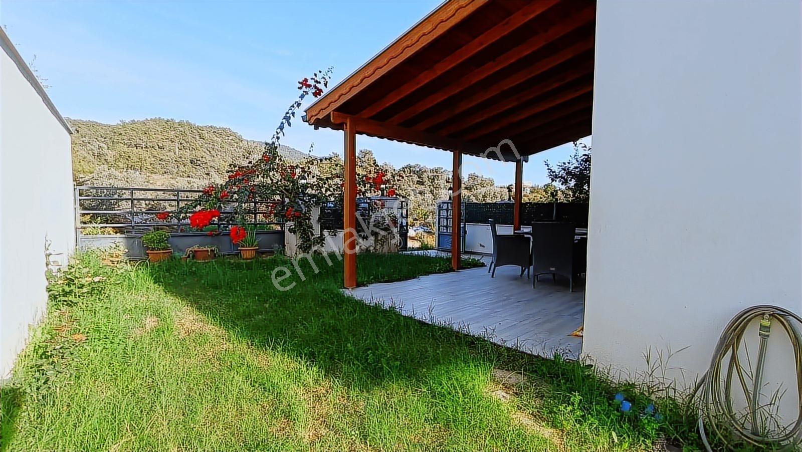 Çukuraltı Merkezinde, Büyük Bahçeli Triplex Villa - Görsel 2
