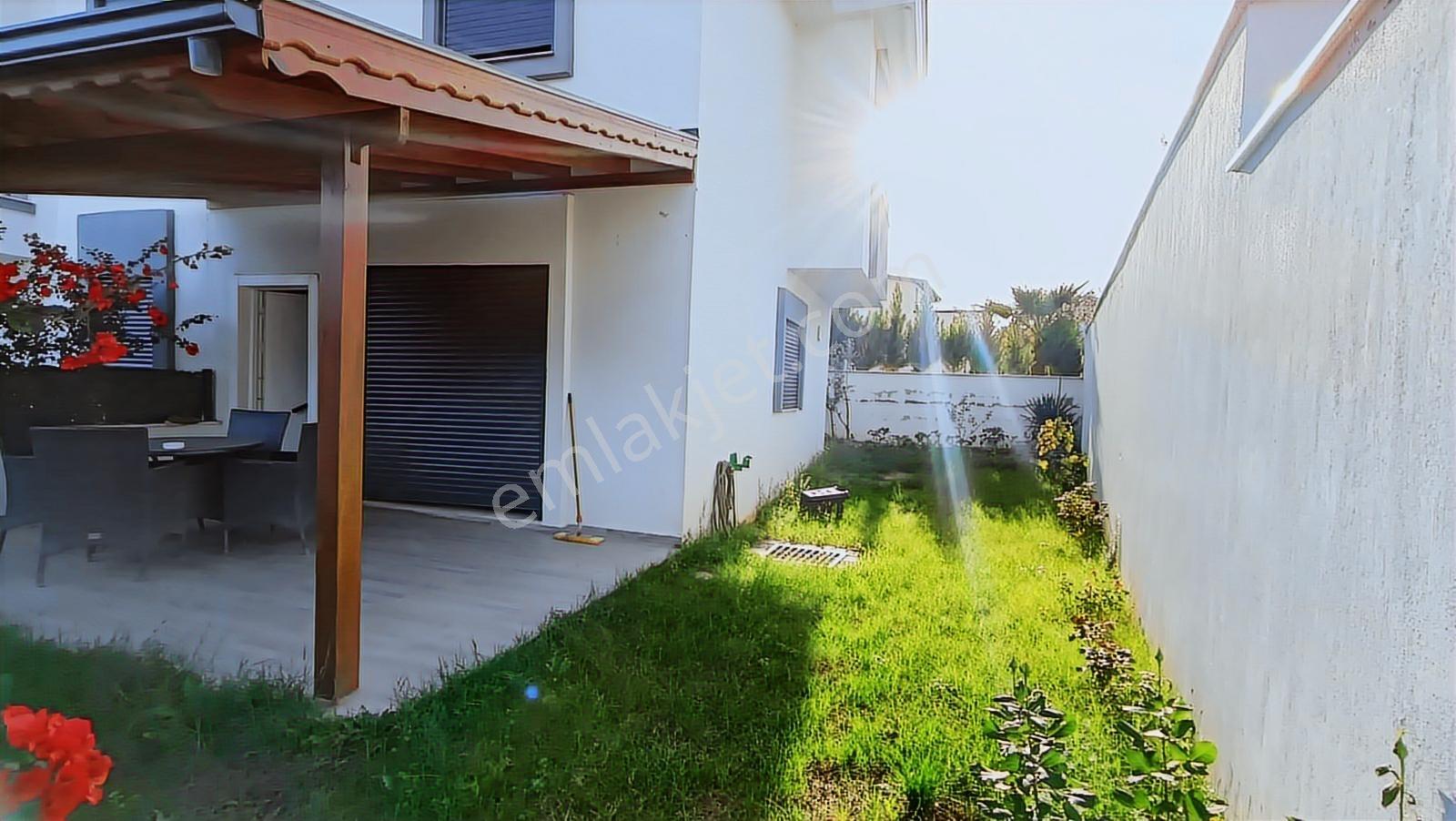 Çukuraltı Merkezinde, Büyük Bahçeli Triplex Villa - Görsel 3