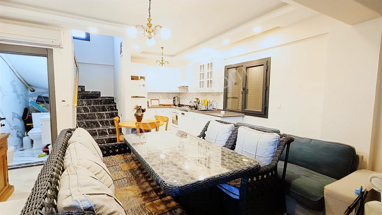 Çukuraltı Merkezinde, Büyük Bahçeli Triplex Villa - Görsel 18