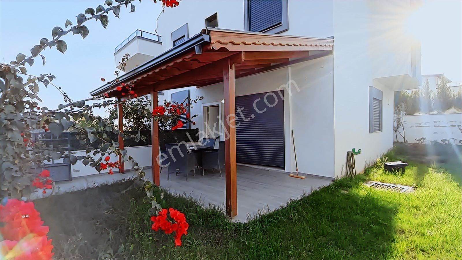 Çukuraltı Merkezinde, Büyük Bahçeli Triplex Villa - Görsel 4
