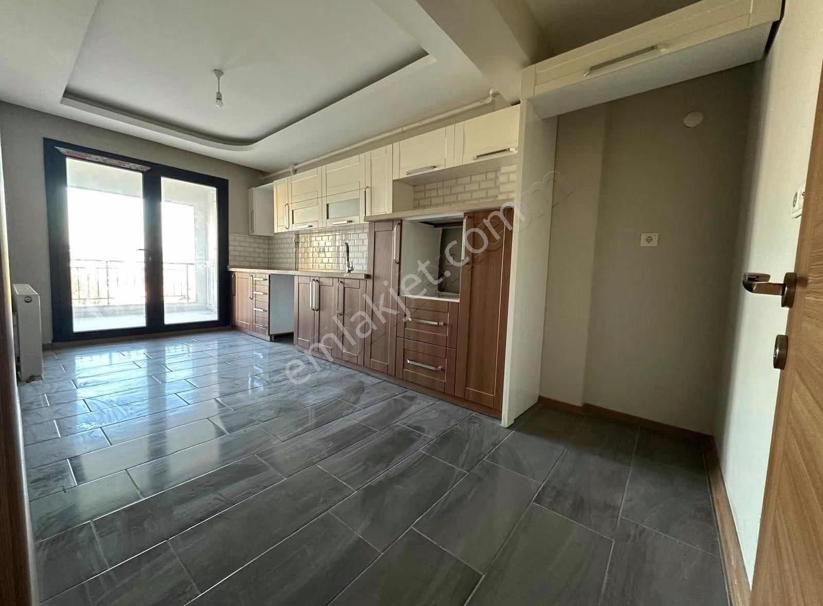 Barış Manço Kavşağı Mevki 3+1 Asansörlü Doğalgazlı Daire