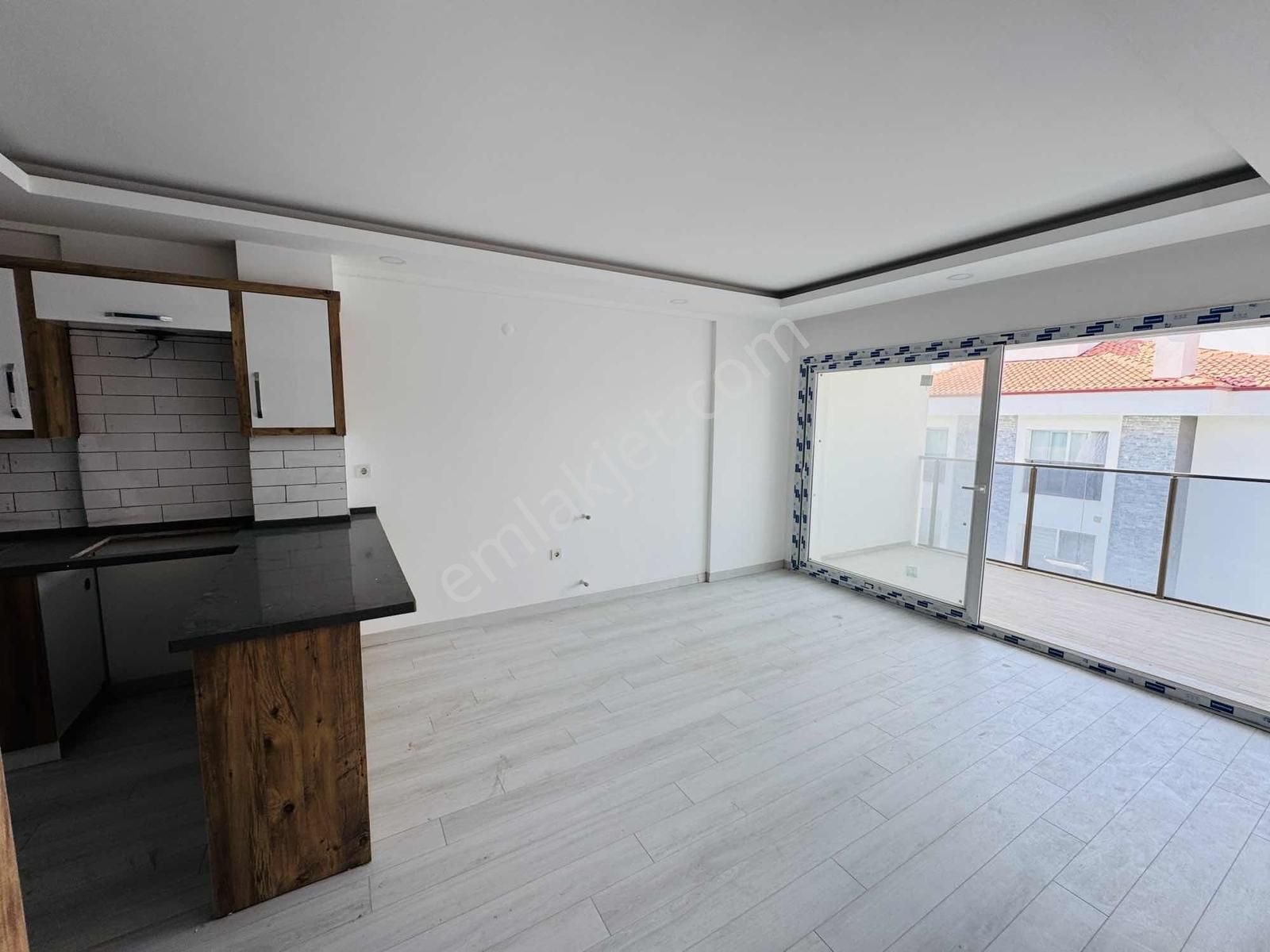 Kuşadası Davutlar'da Havuzlu Otoparklı Sitede 3+1 Dubleks Daire - Görsel 7